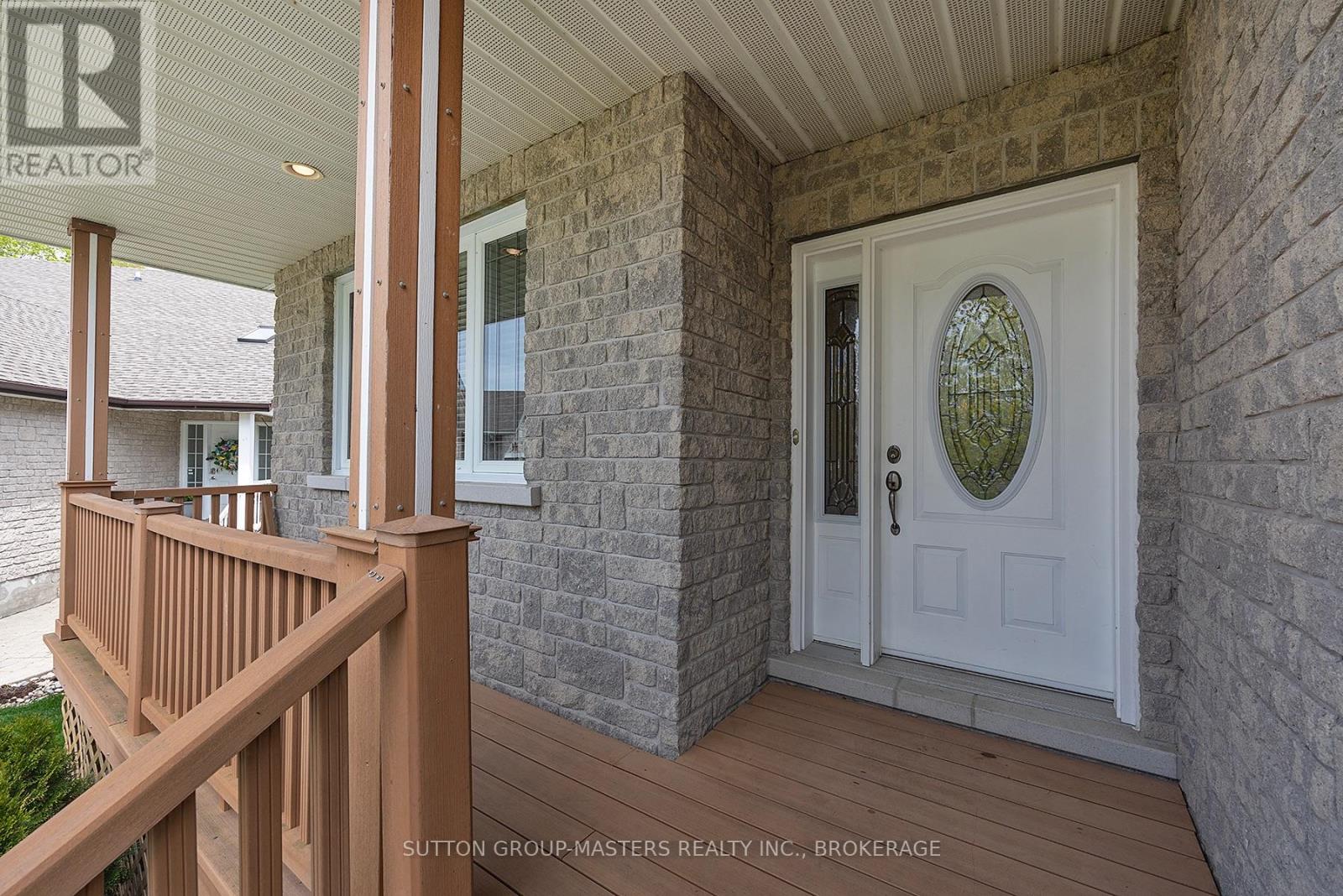 221 Amy Lynn Drive Property Photo 1