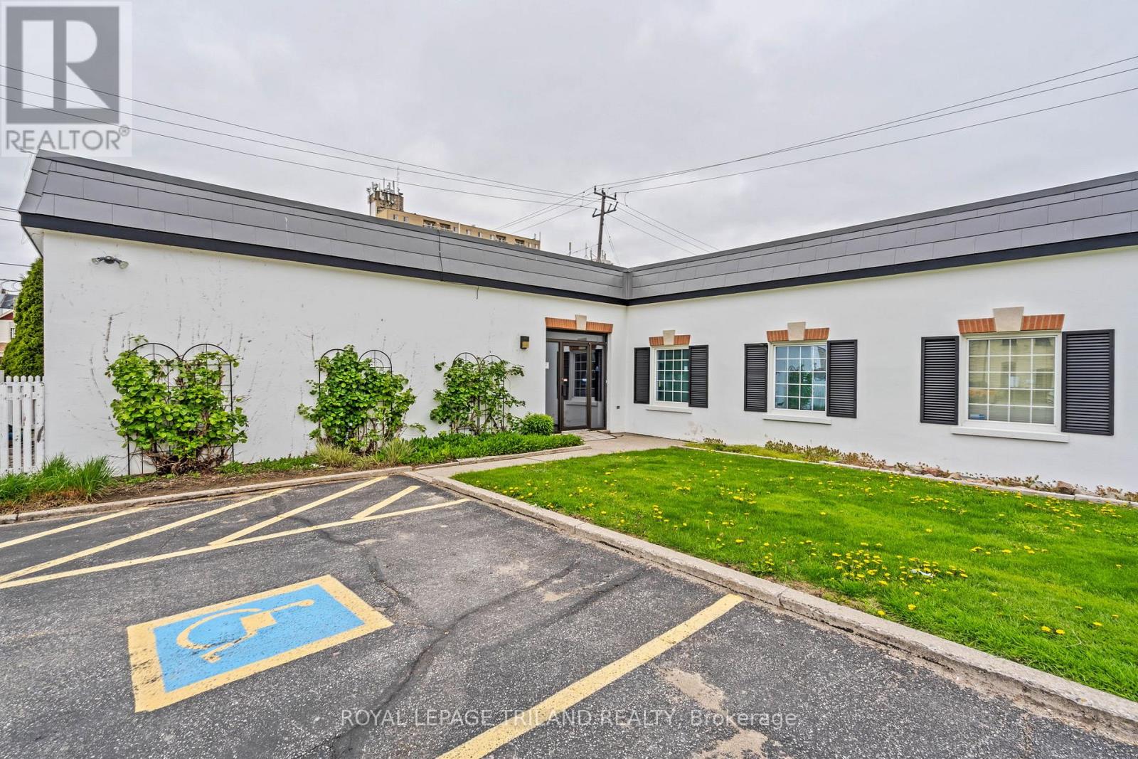 108 Centre St Property Photo 6