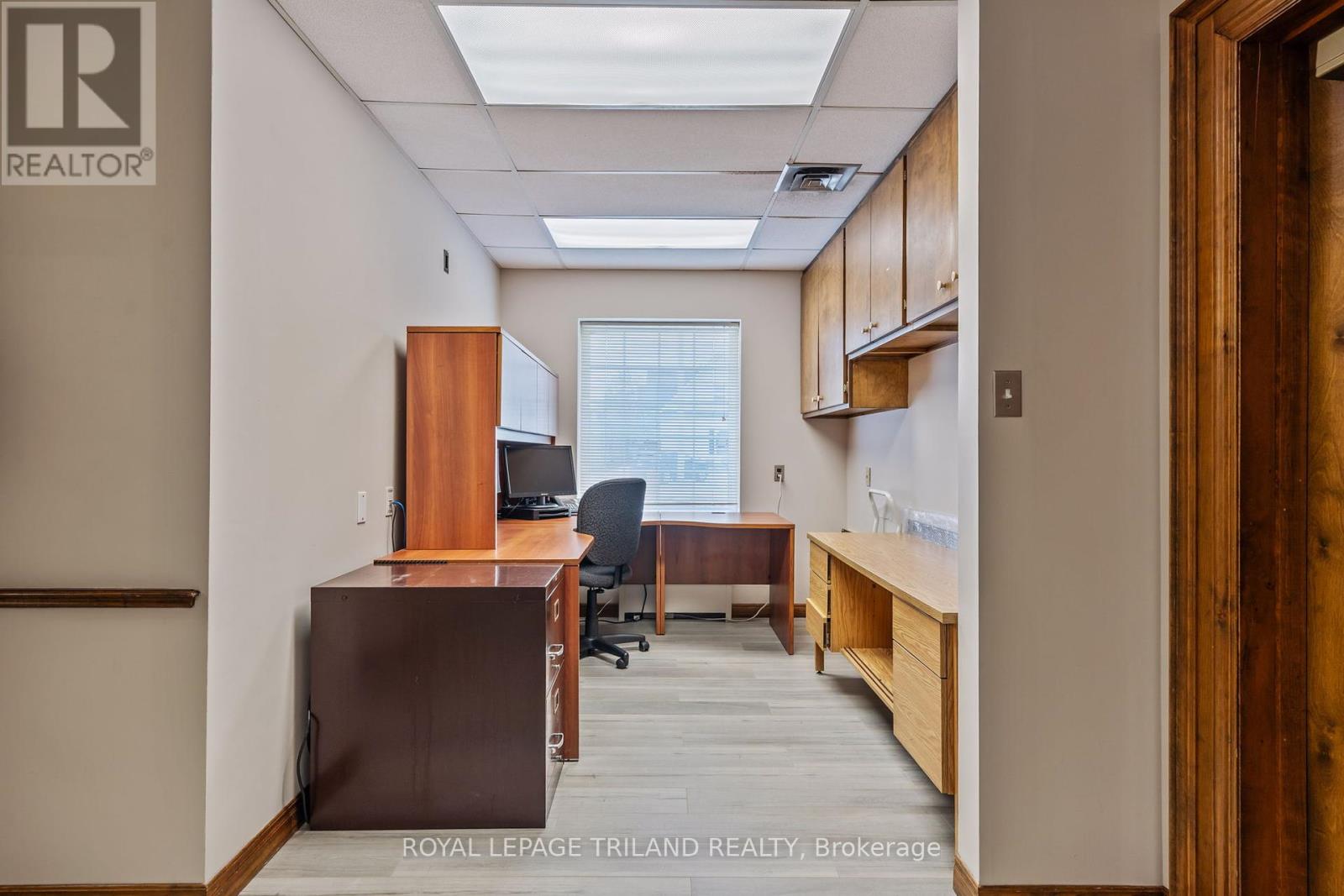108 Centre St Property Photo 8