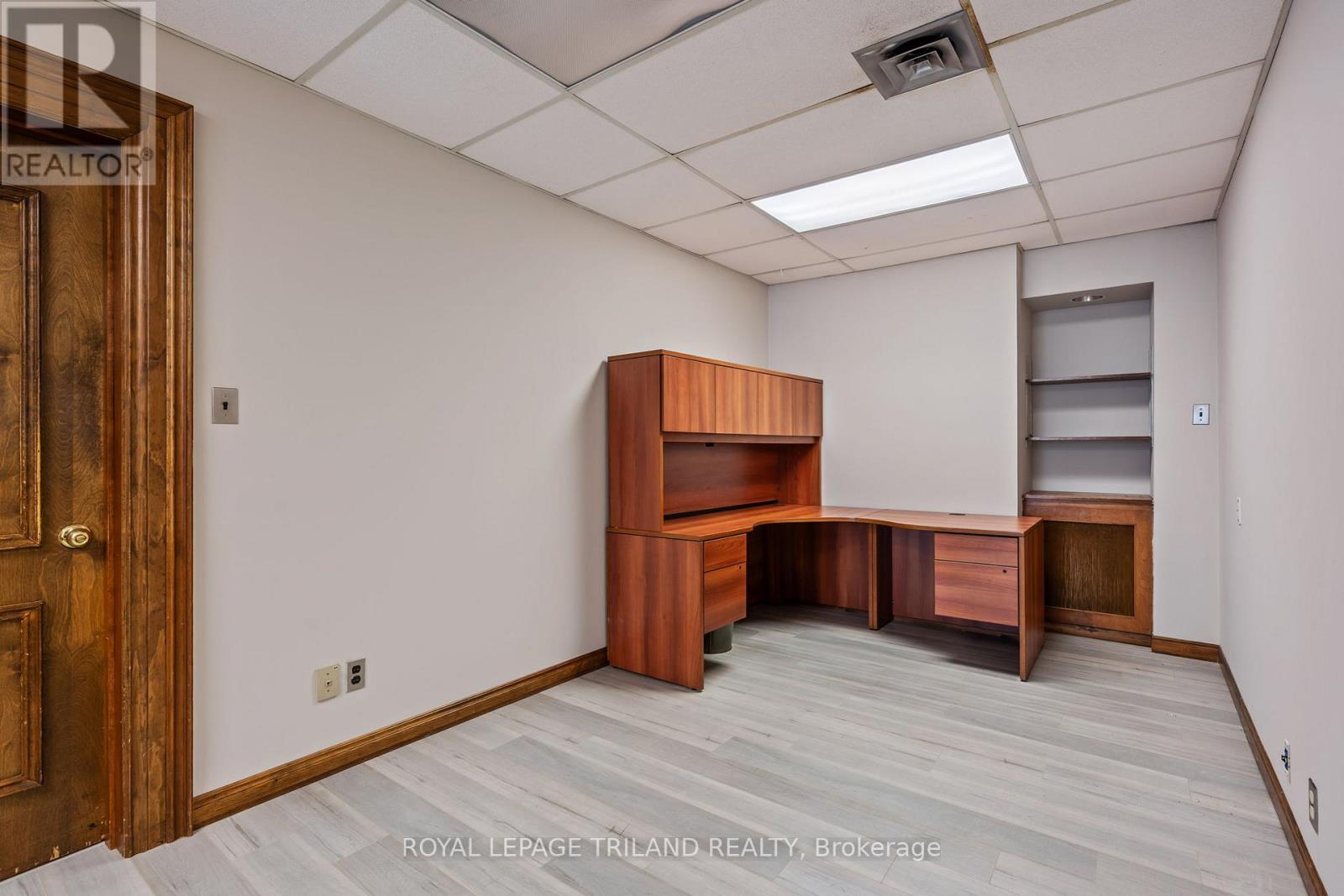 108 Centre St Property Photo 9