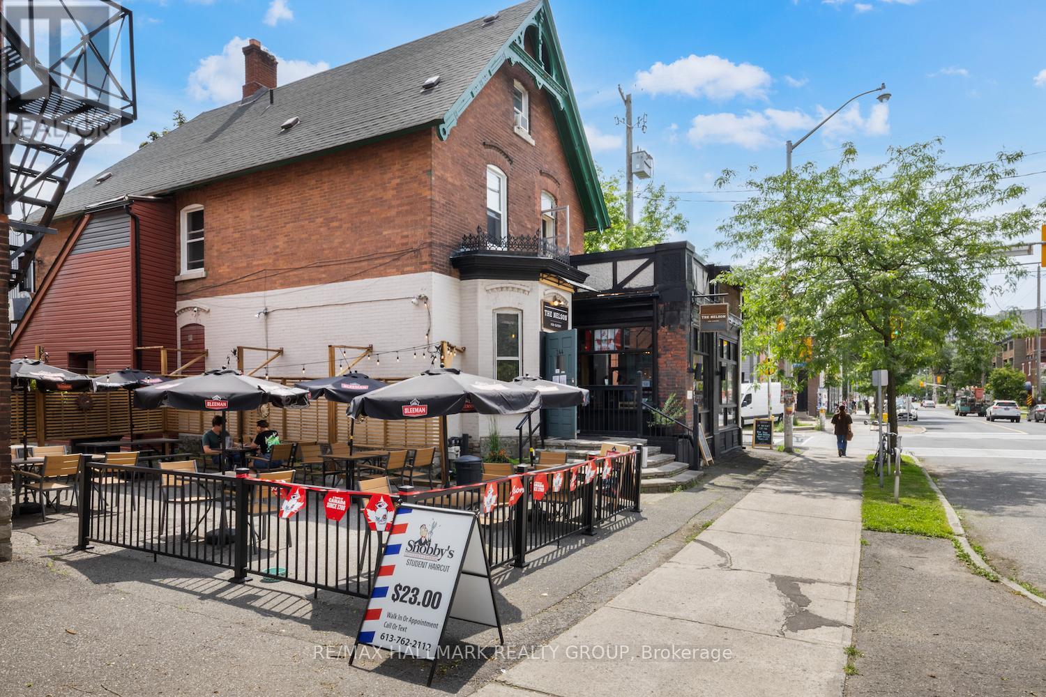 246 Laurier Avenue E Property Photo 3