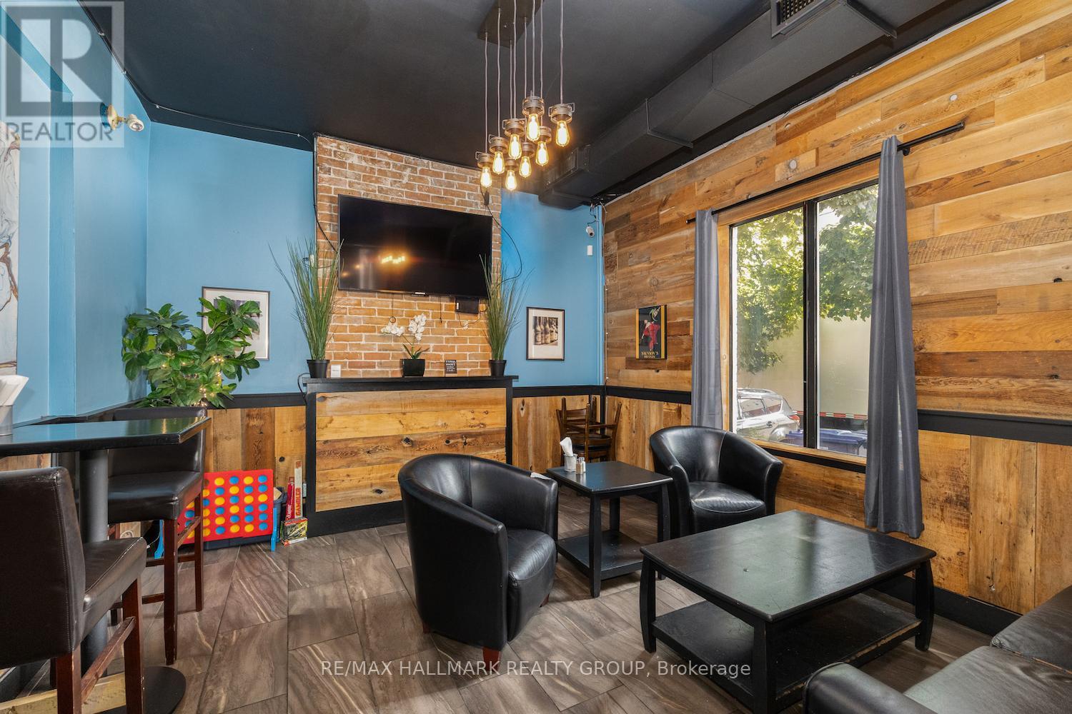 246 Laurier Avenue E Property Photo 15