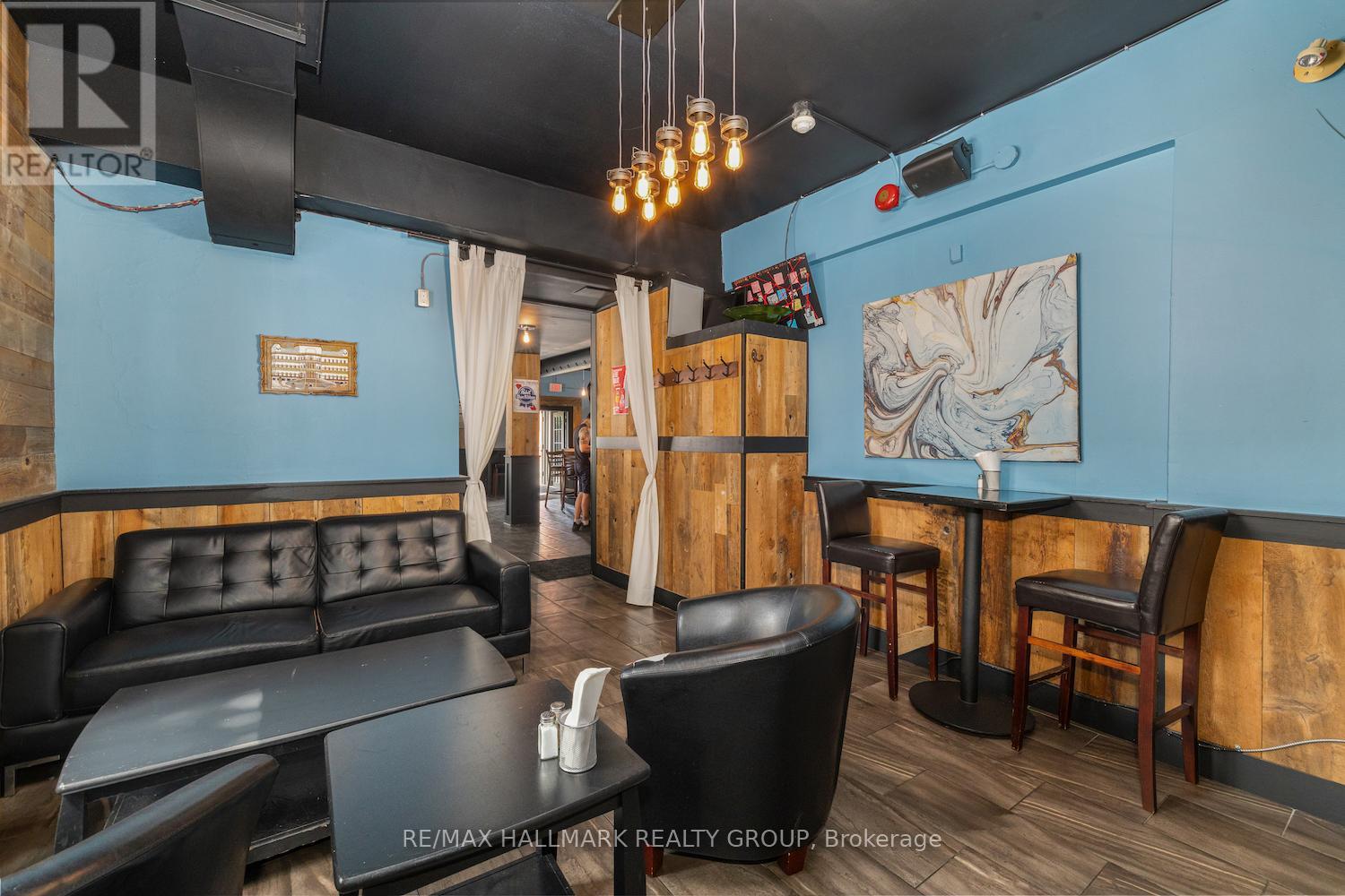 246 Laurier Avenue E Property Photo 16
