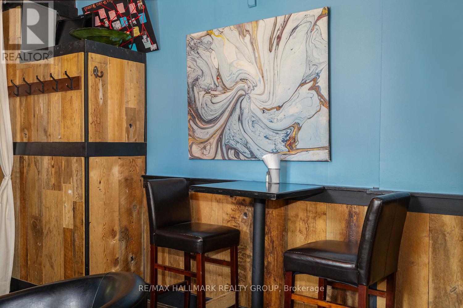 246 Laurier Avenue E Property Photo 17
