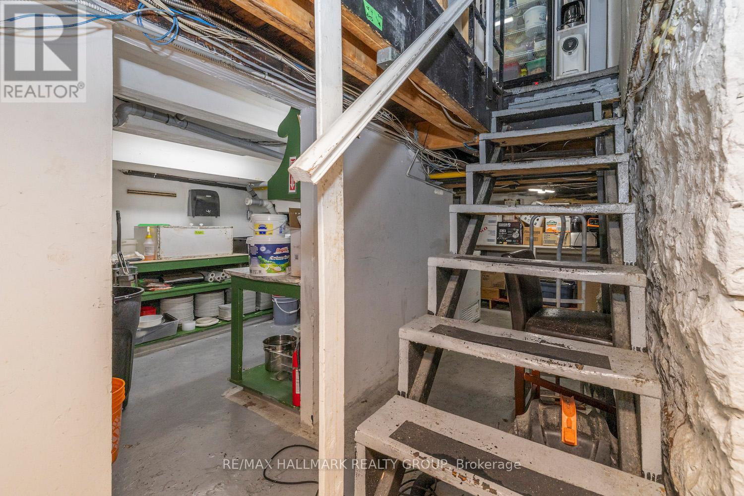 246 Laurier Avenue E Property Photo 20