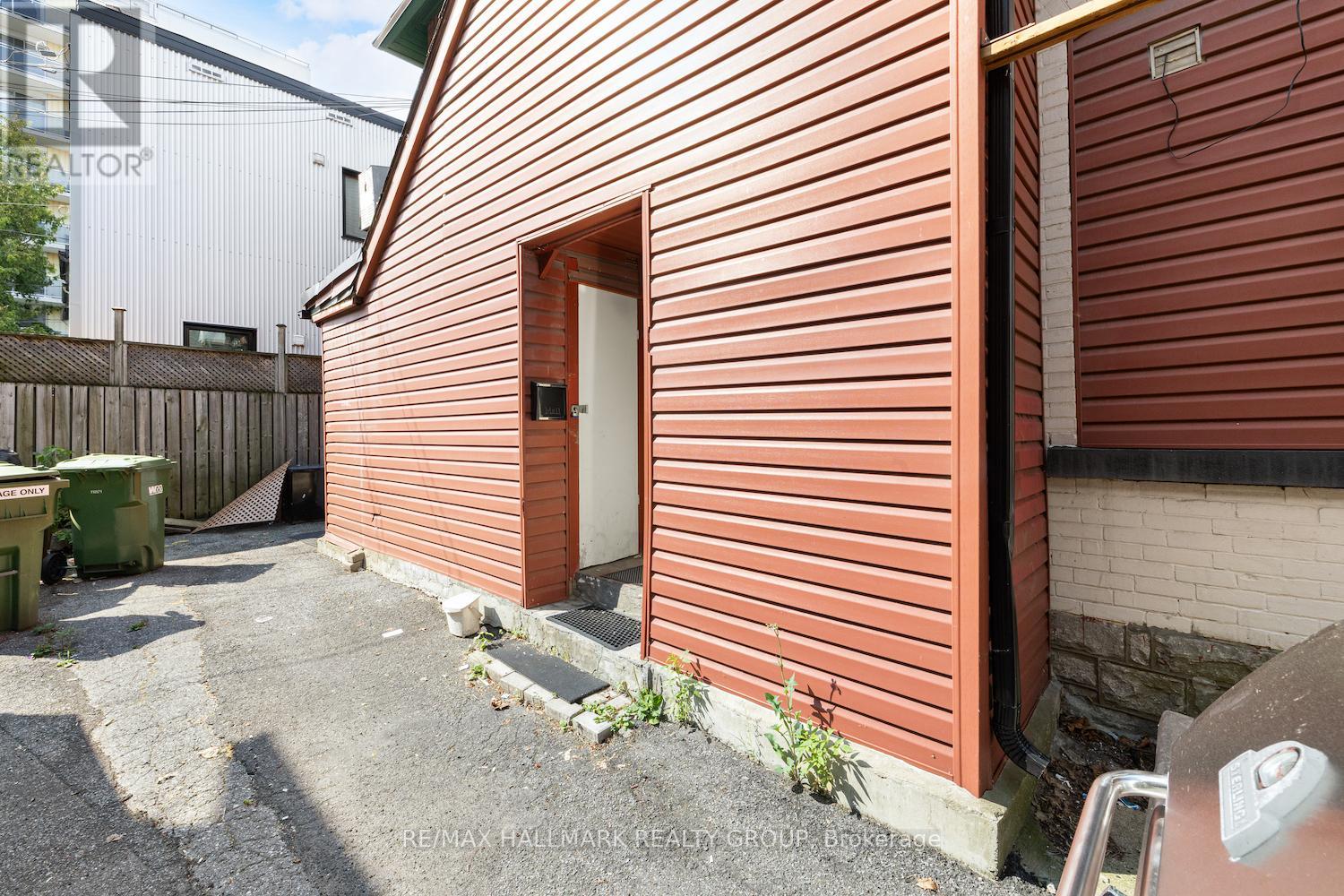 246 Laurier Avenue E Property Photo 35