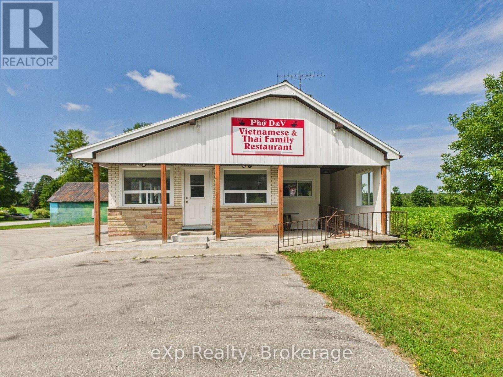 315194 Highway 6 Property Photo 1