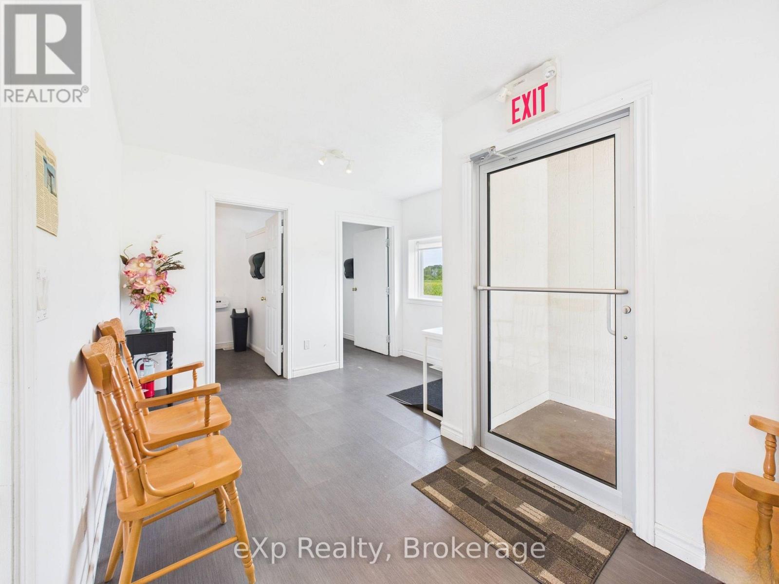315194 Highway 6 Property Photo 6