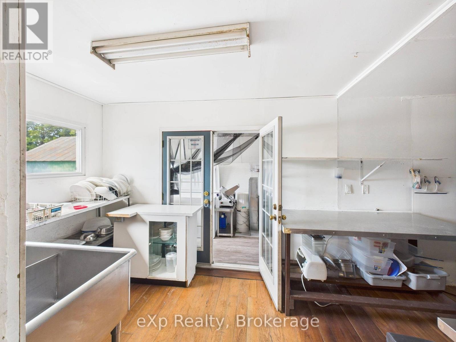 315194 Highway 6 Property Photo 17