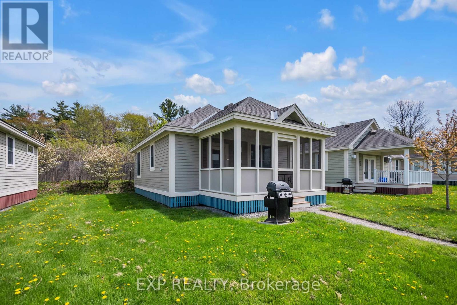 48 MEADOWVIEW LANE Property Photo 1