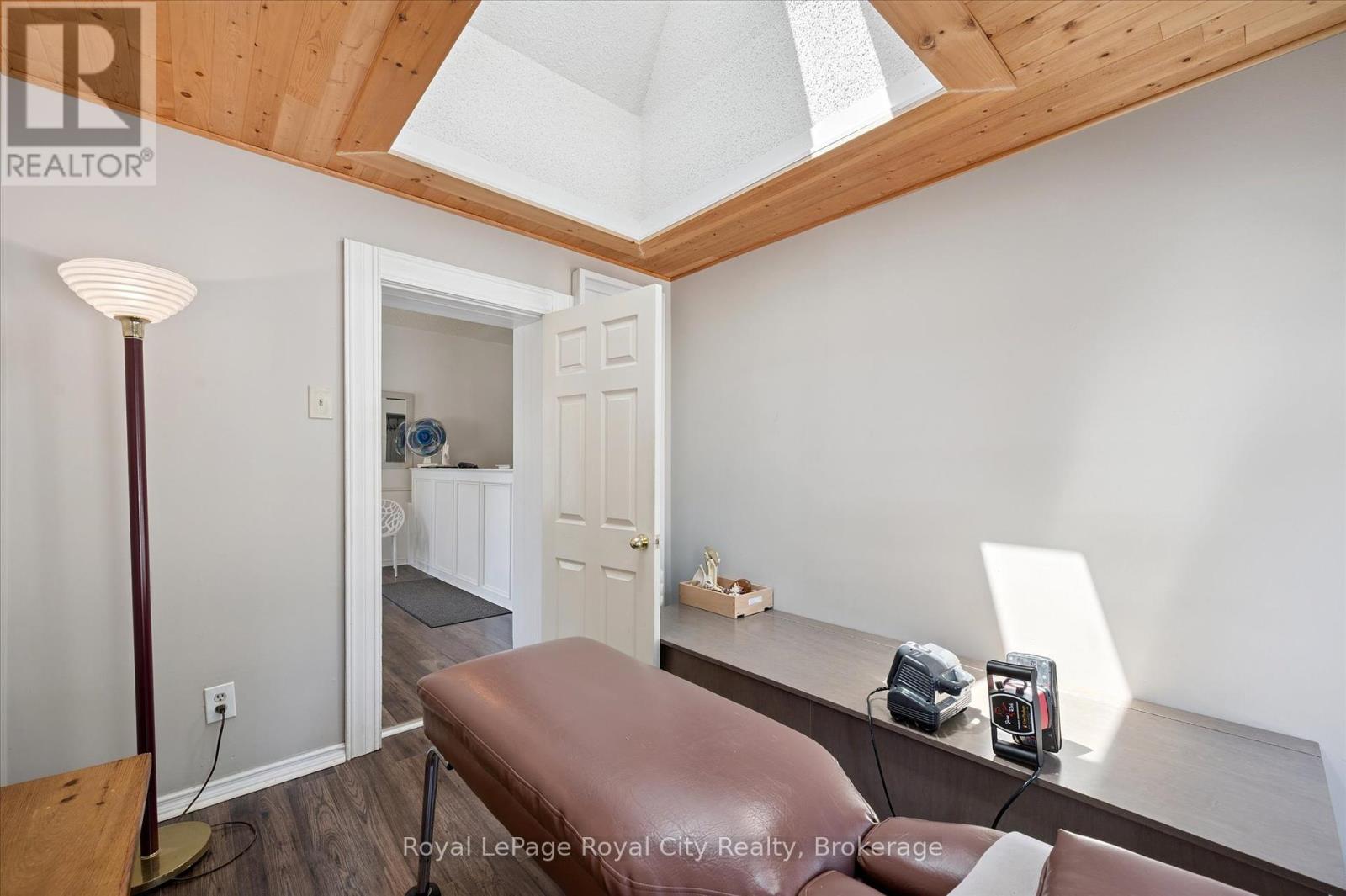 363 Woolwich Street Property Photo 8