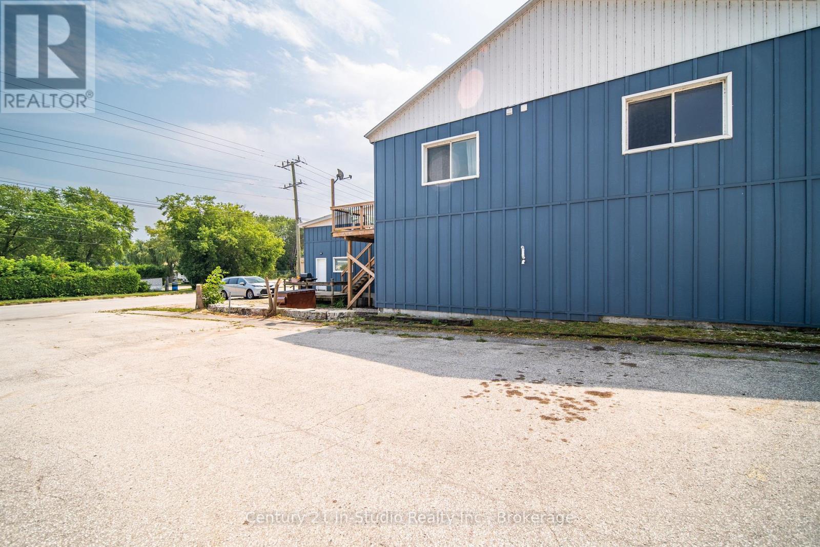 340 Boyd Street Property Photo 5