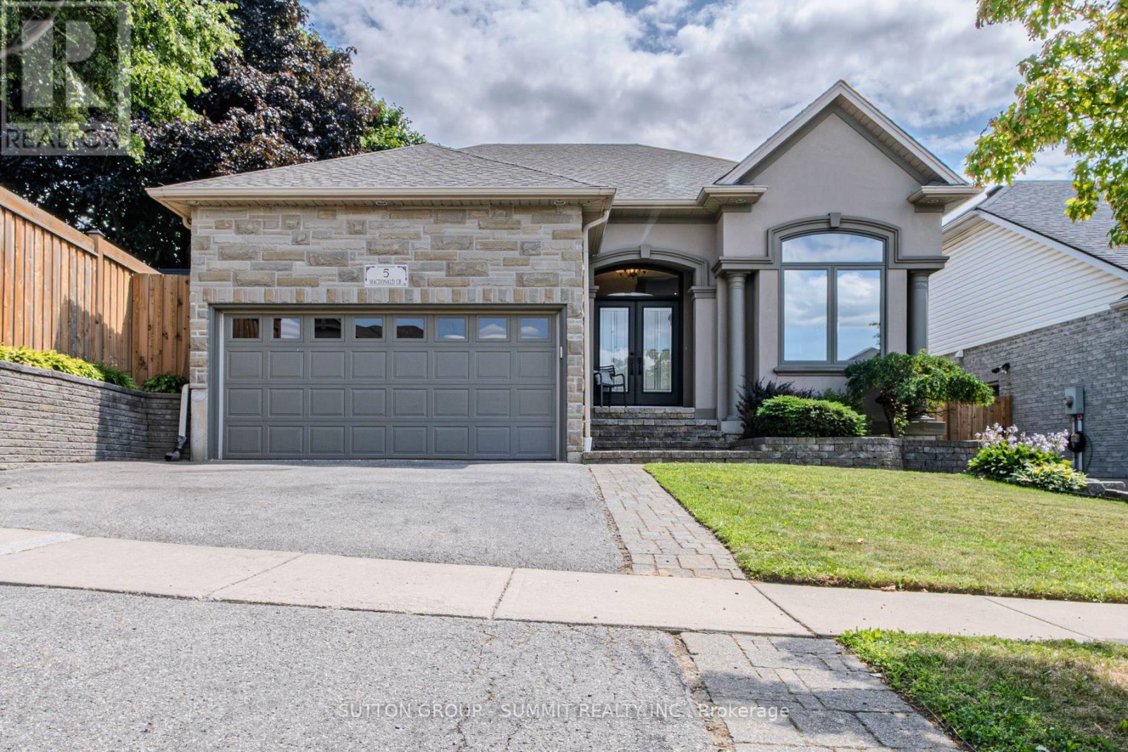 5 Macdonald Crescent Property Photo 1