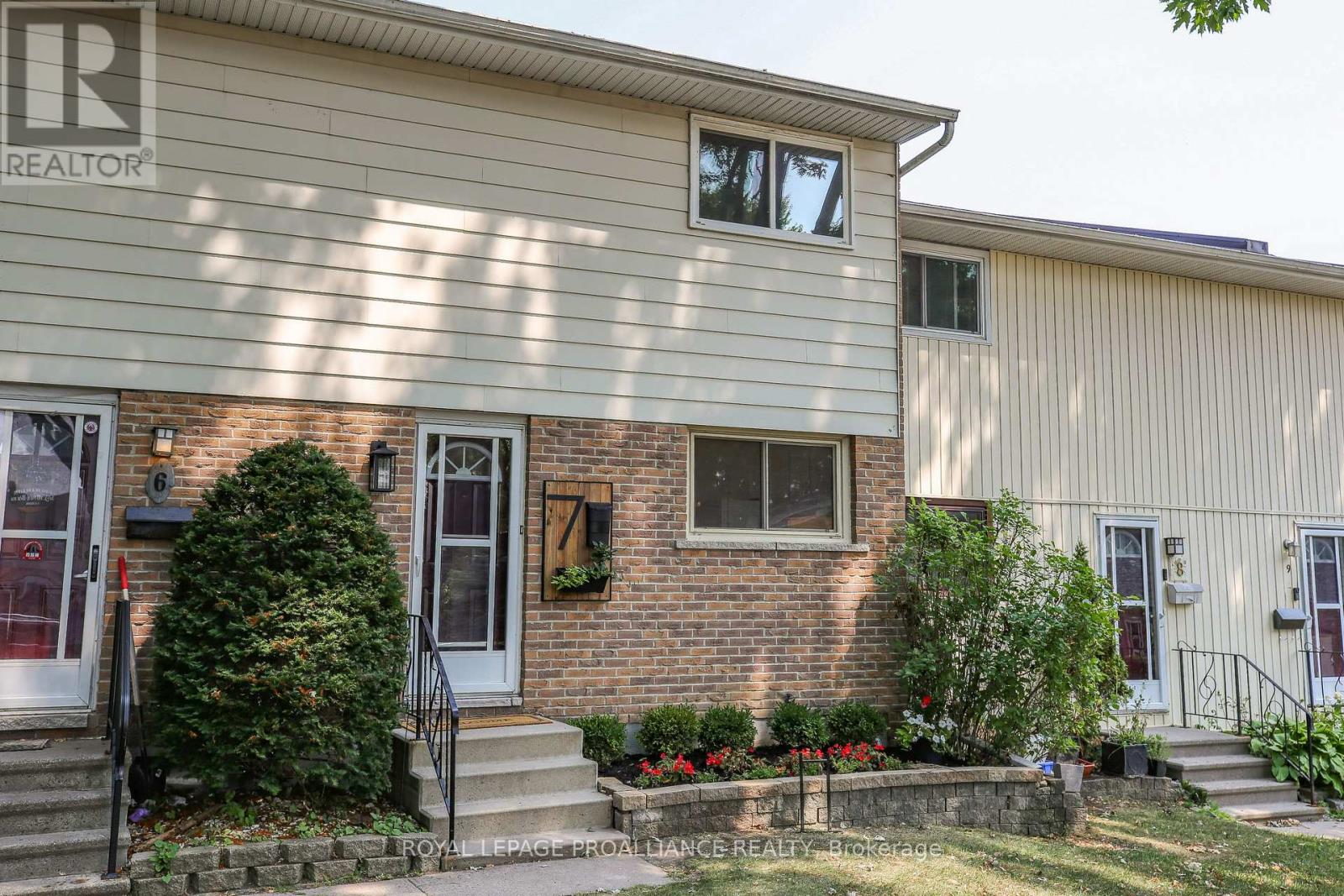 7 - 1271 Millwood Avenue Property Photo 1