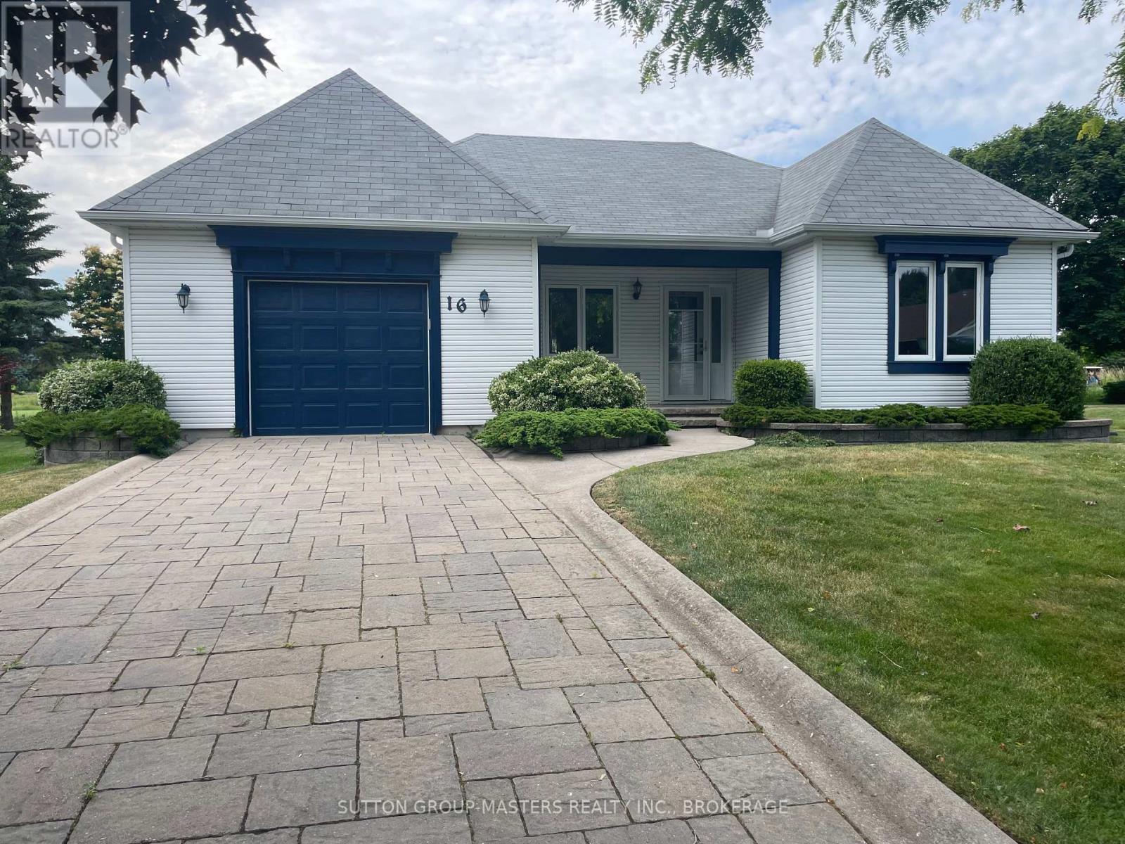 16 King's Court Property Photo 1