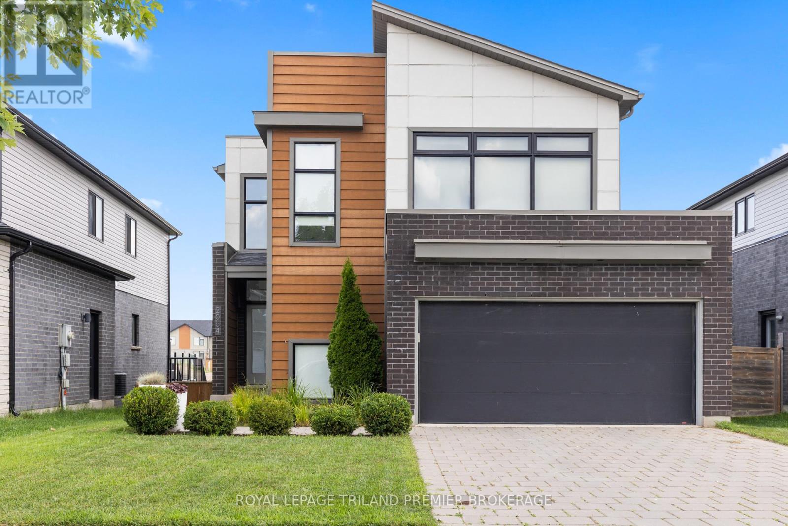 2054 WATEROAK DRIVE Property Photo 1