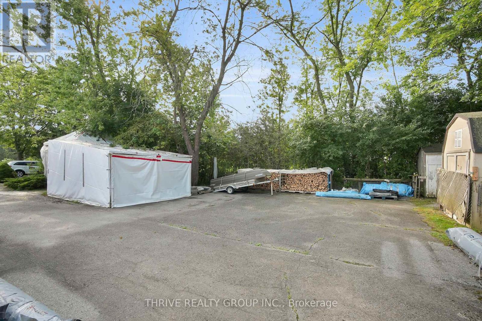 22049 Hyde Park Road Property Photo 15