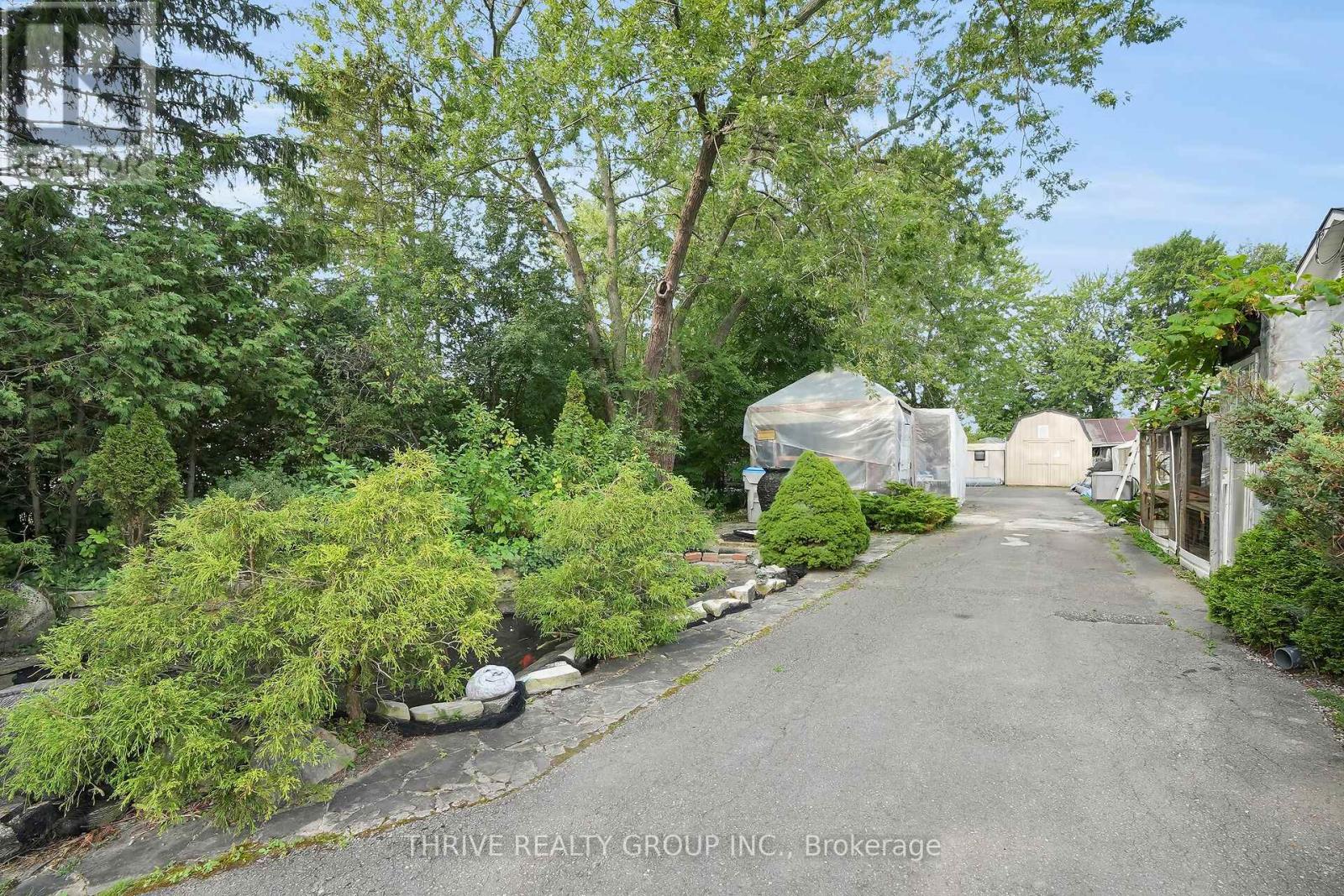 22049 Hyde Park Road Property Photo 17
