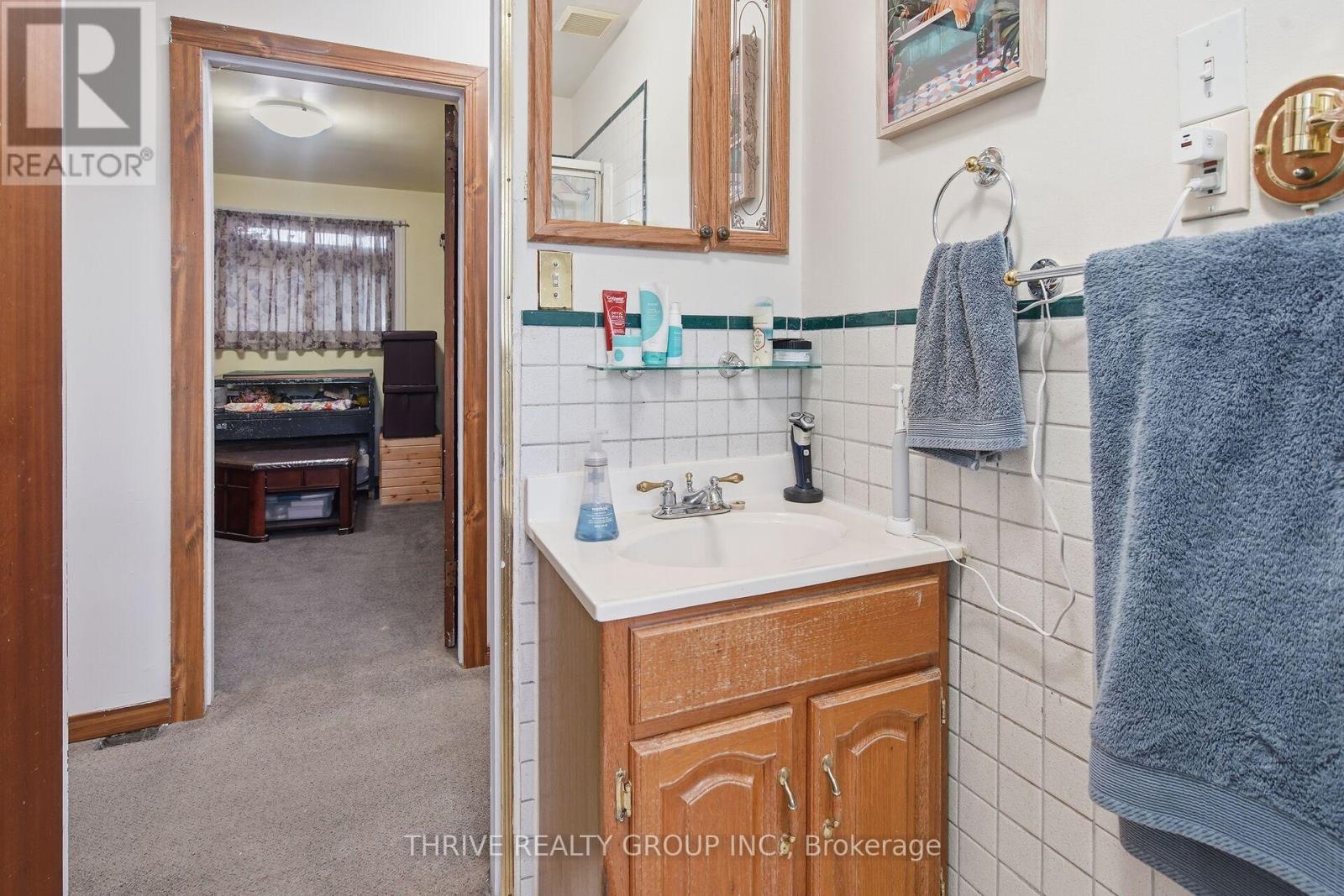 22049 Hyde Park Road Property Photo 46