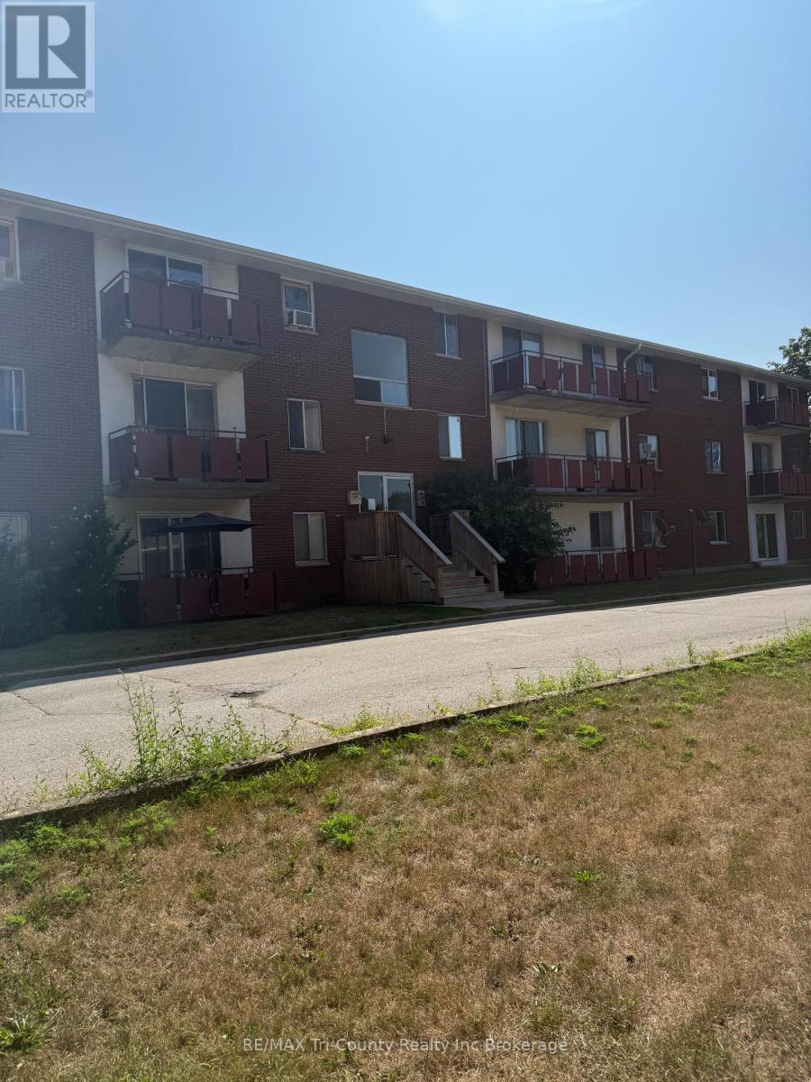 105 - 191 Lisgar Avenue Property Photo 2