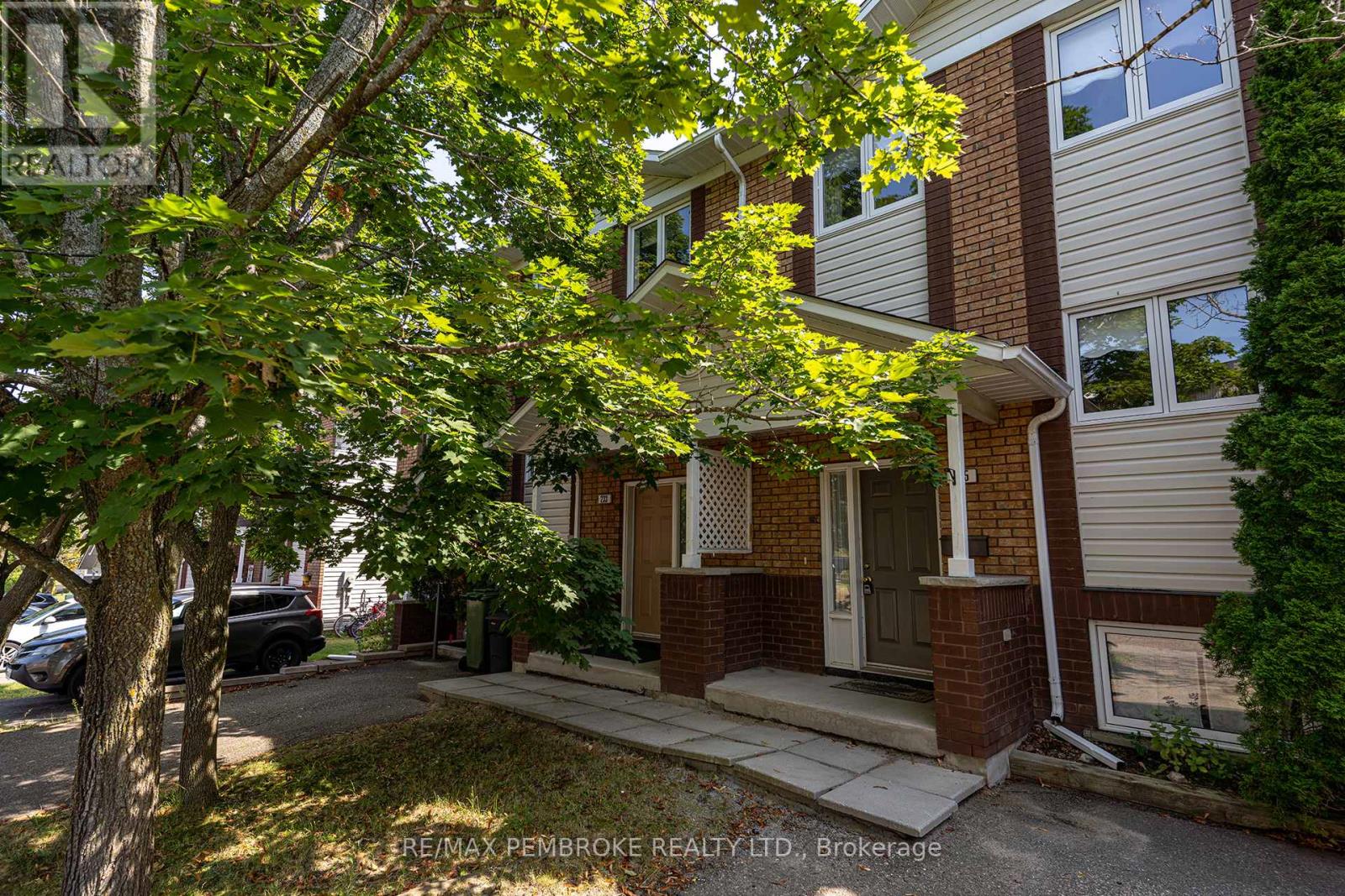 235 WILLOUGHBY CRESCENT Property Photo 1