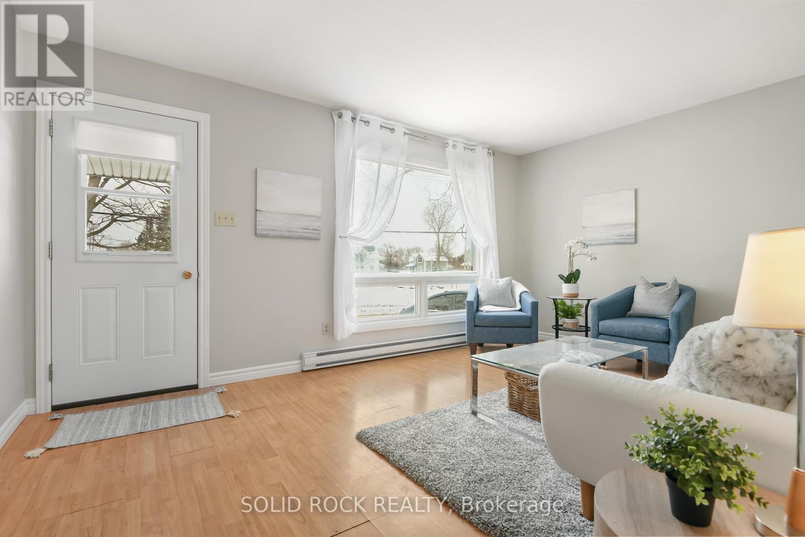 54 / 56 William Street W Property Photo 3