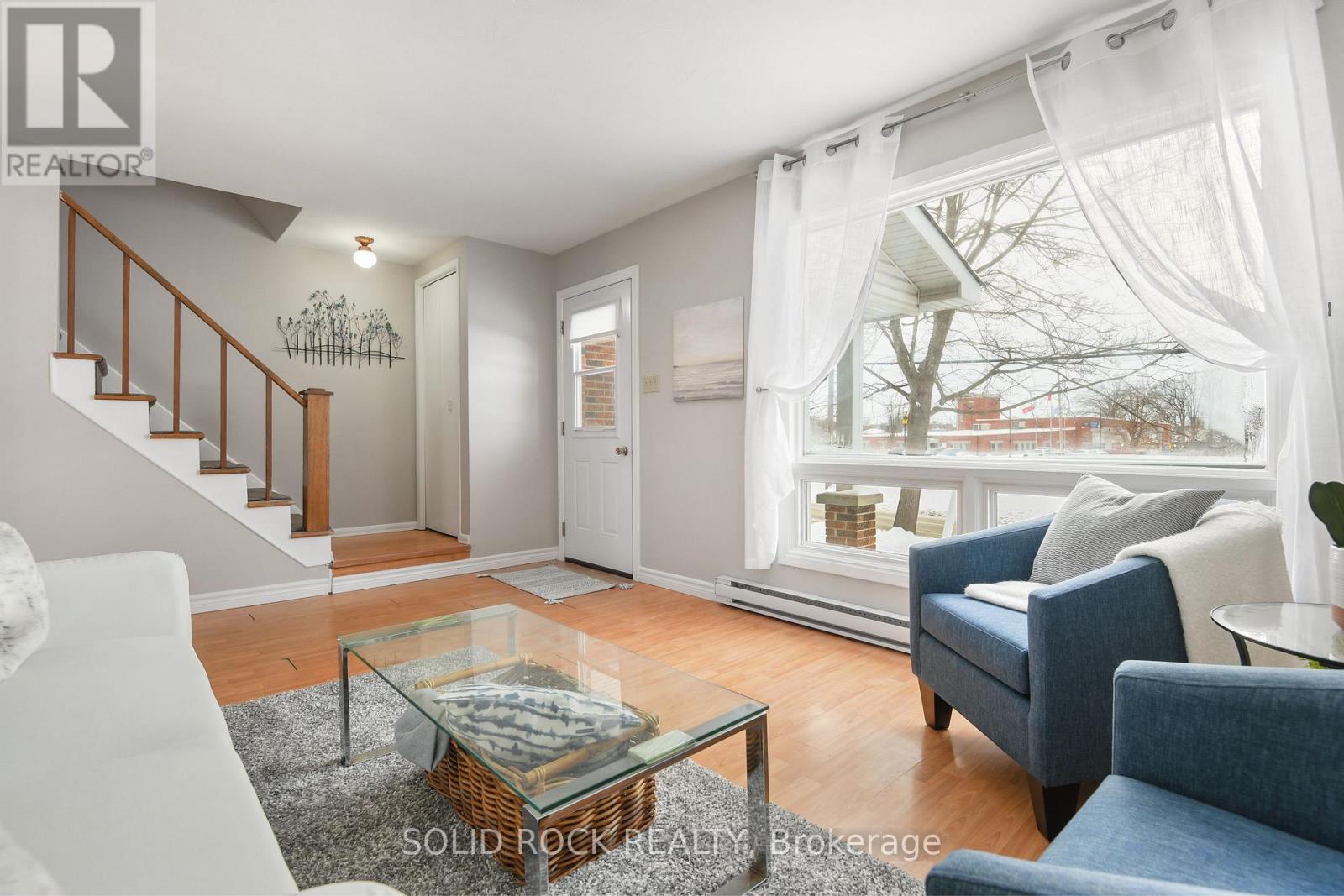 54 / 56 William Street W Property Photo 4
