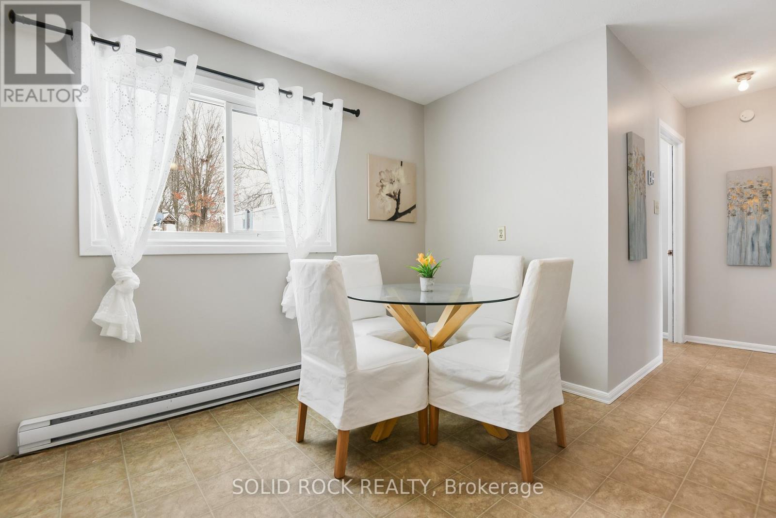 54 / 56 William Street W Property Photo 8