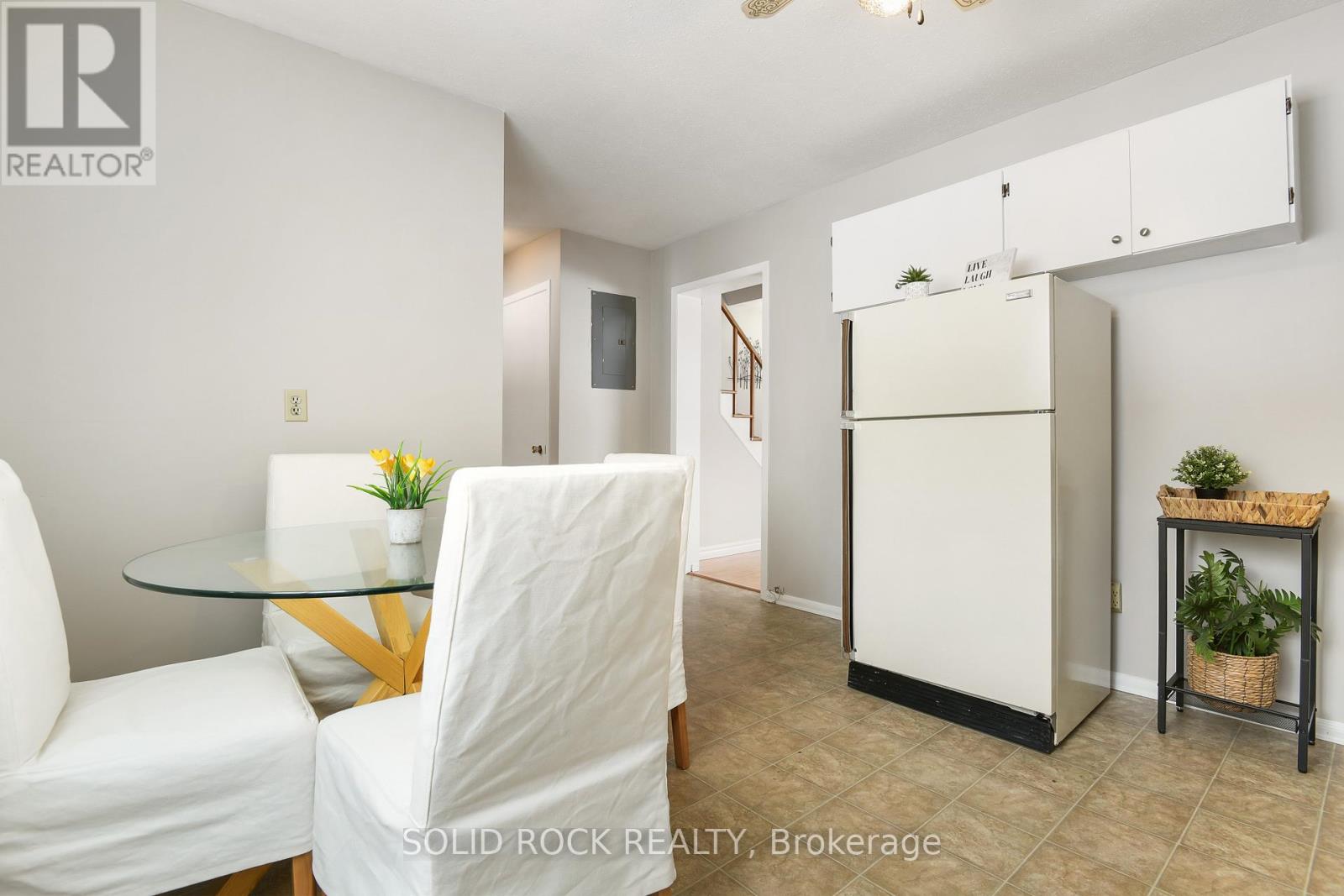 54 / 56 William Street W Property Photo 10