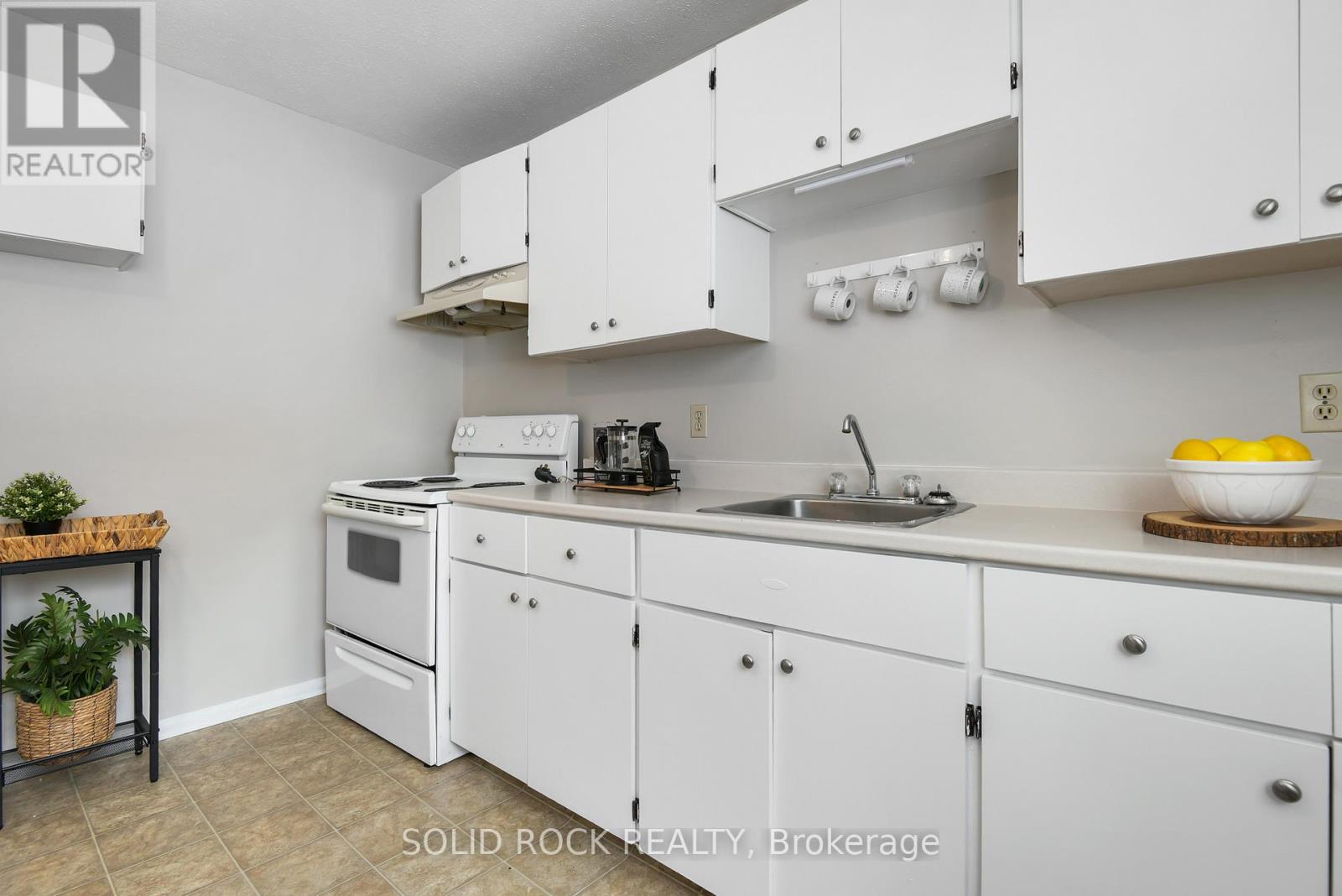 54 / 56 William Street W Property Photo 11