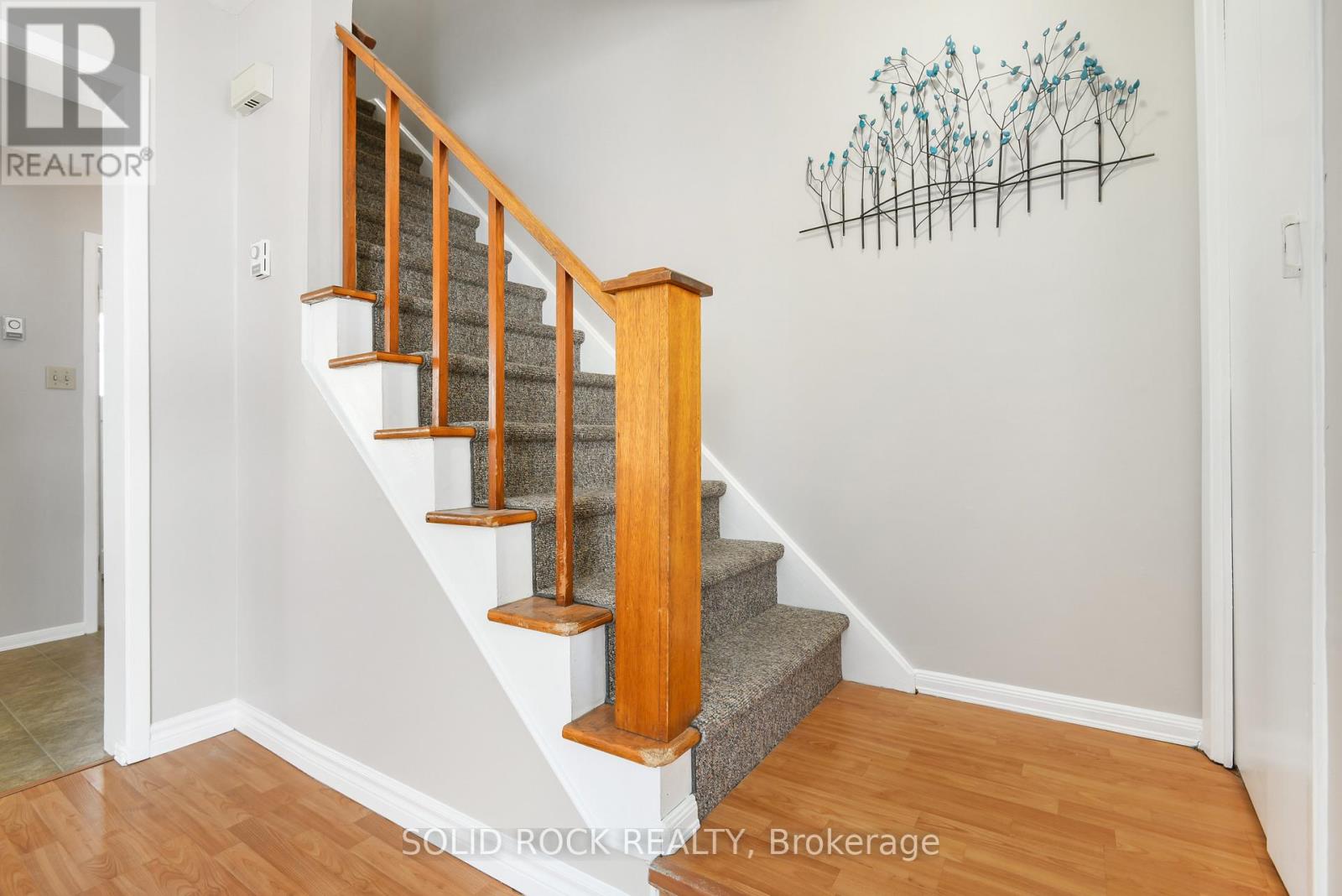 54 / 56 William Street W Property Photo 13