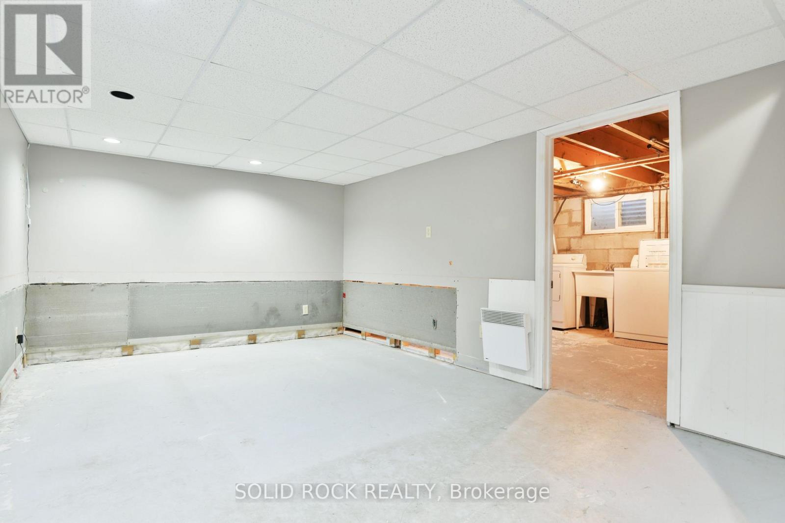54 / 56 William Street W Property Photo 21