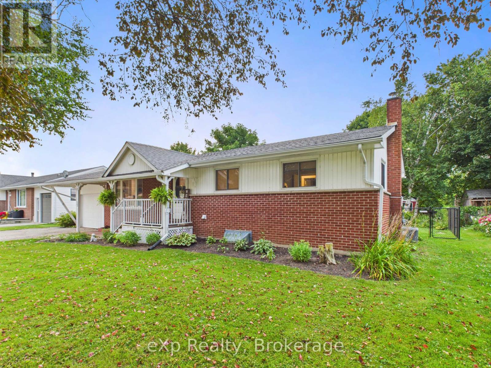 32 Centennial Street Property Photo 2