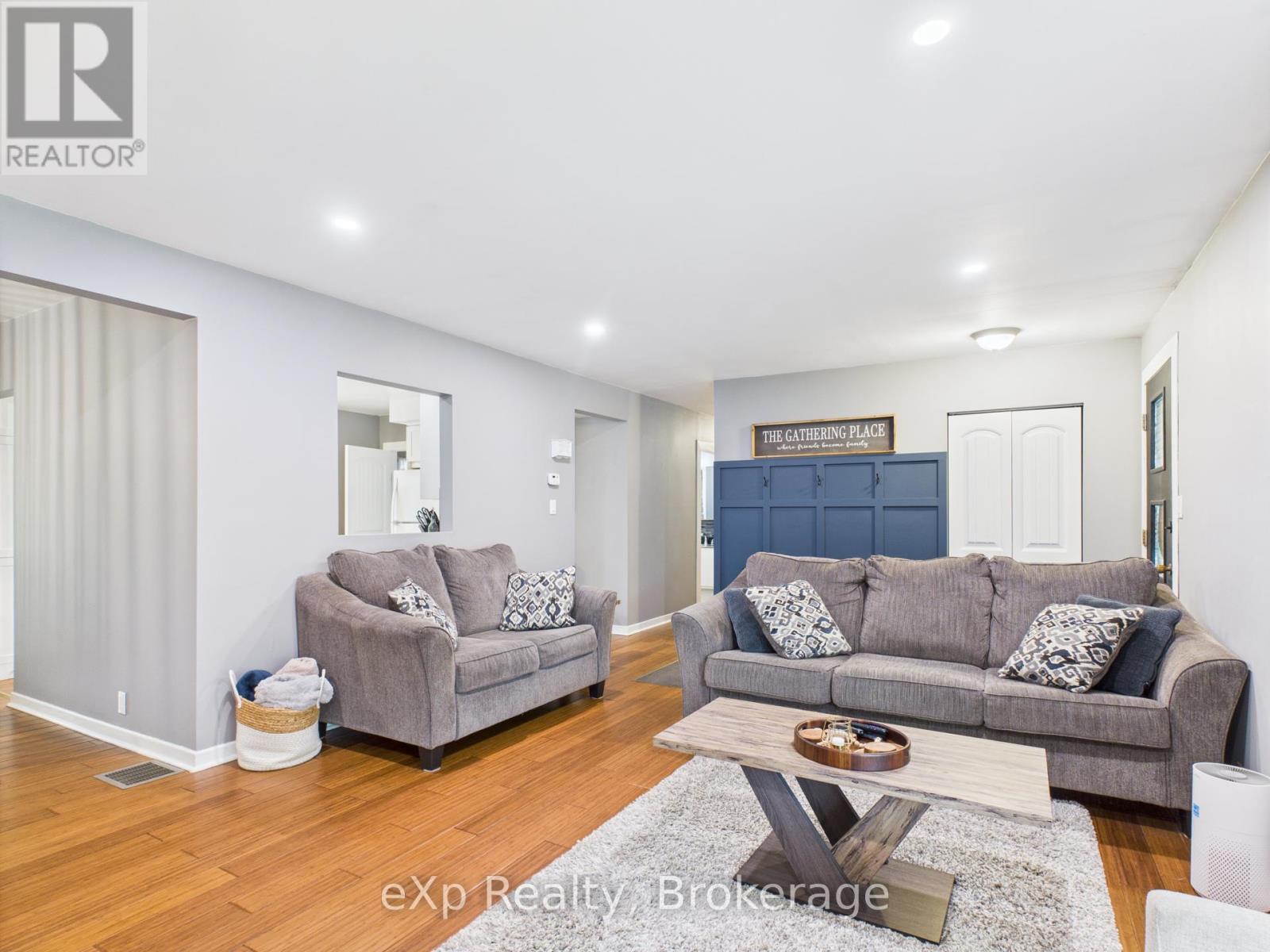 32 Centennial Street Property Photo 4