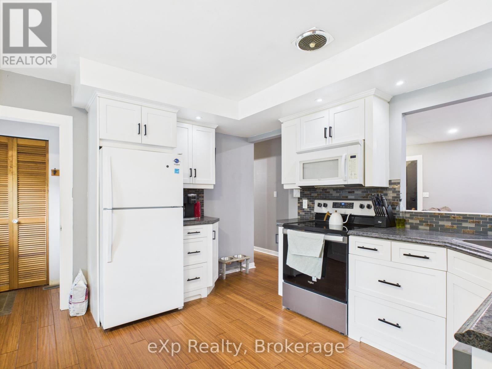 32 Centennial Street Property Photo 7