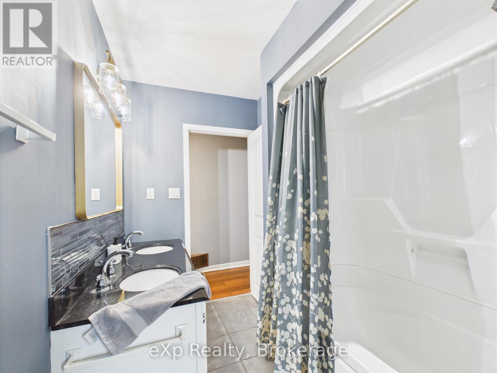 32 Centennial Street Property Photo 16