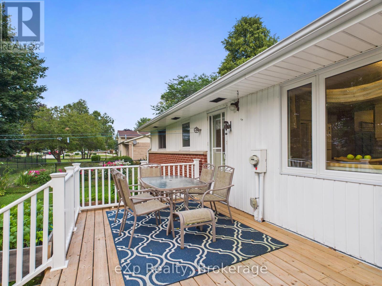 32 Centennial Street Property Photo 19