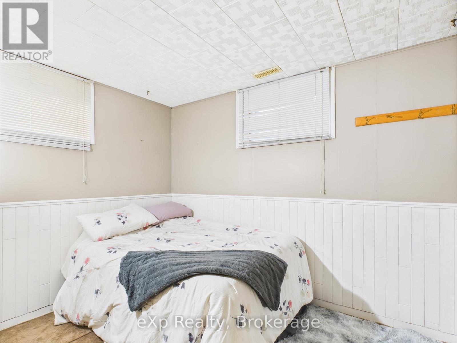 32 Centennial Street Property Photo 24