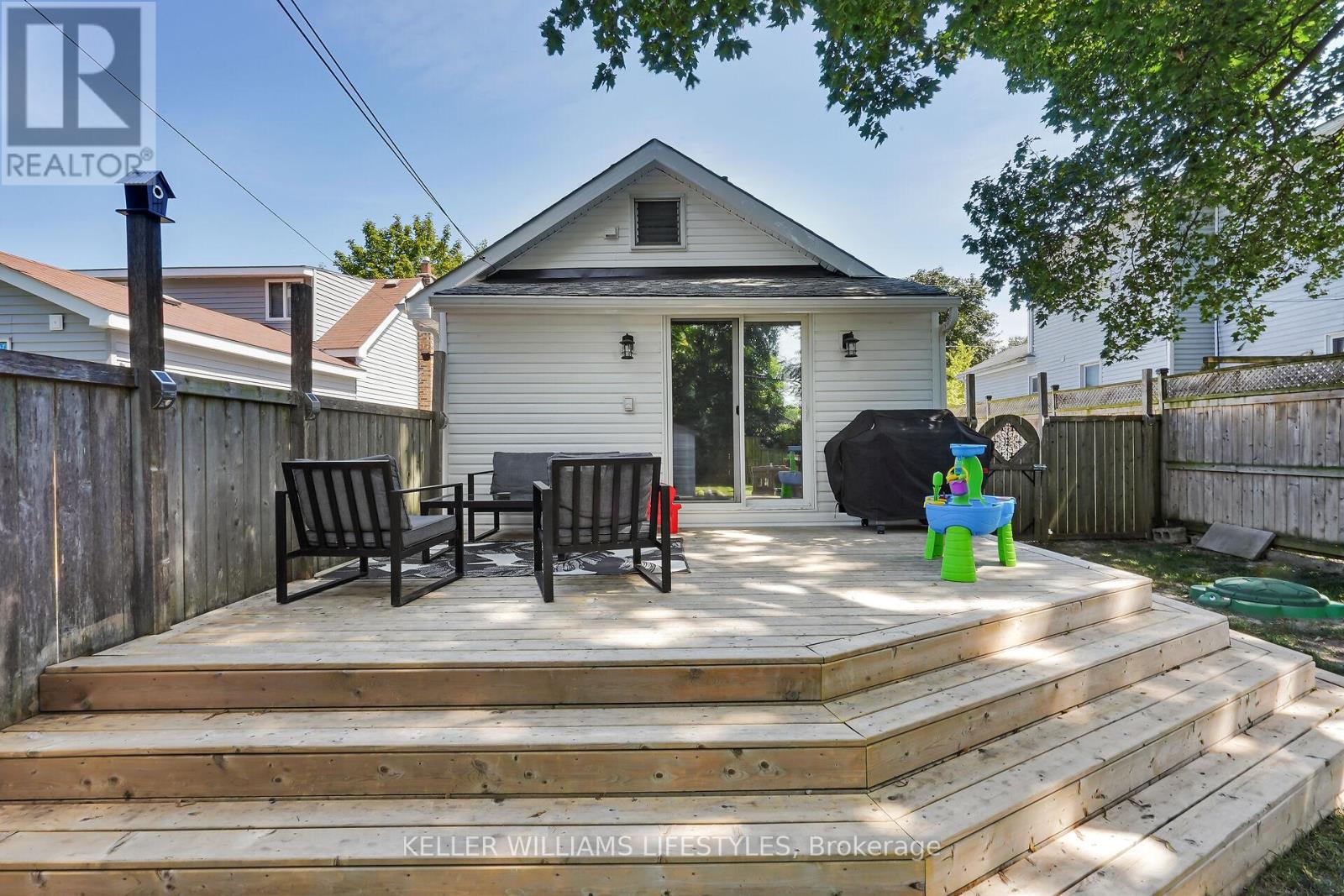 111 Boullee Street Property Photo 24