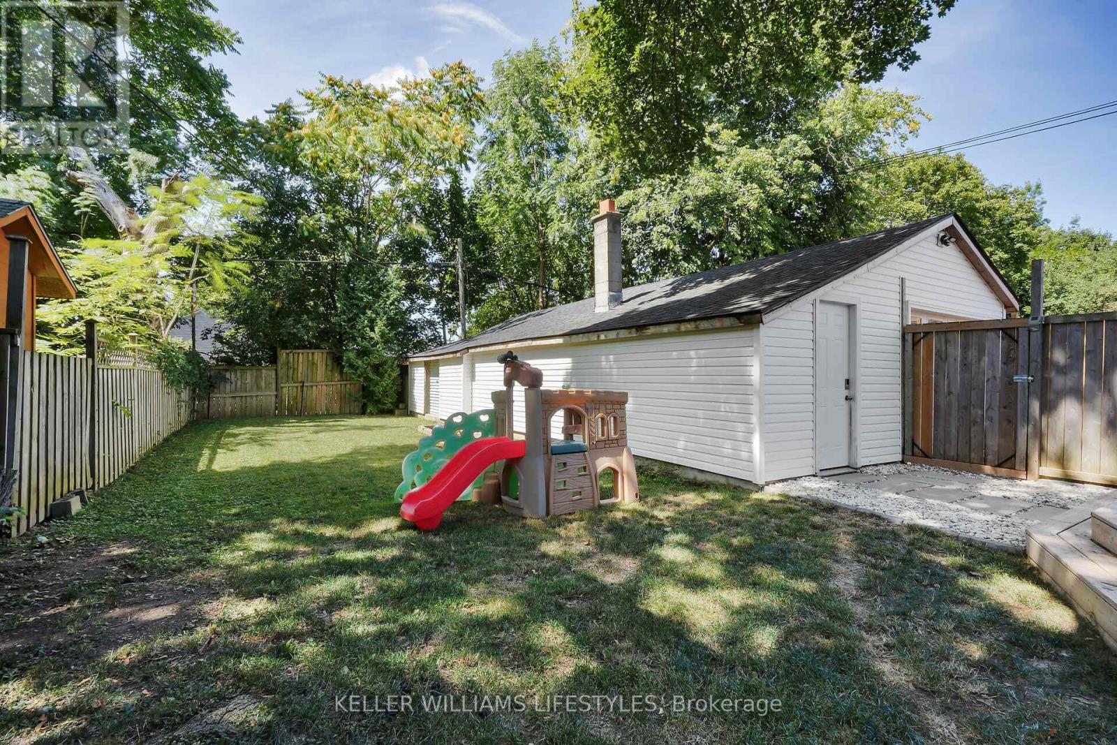 111 Boullee Street Property Photo 26