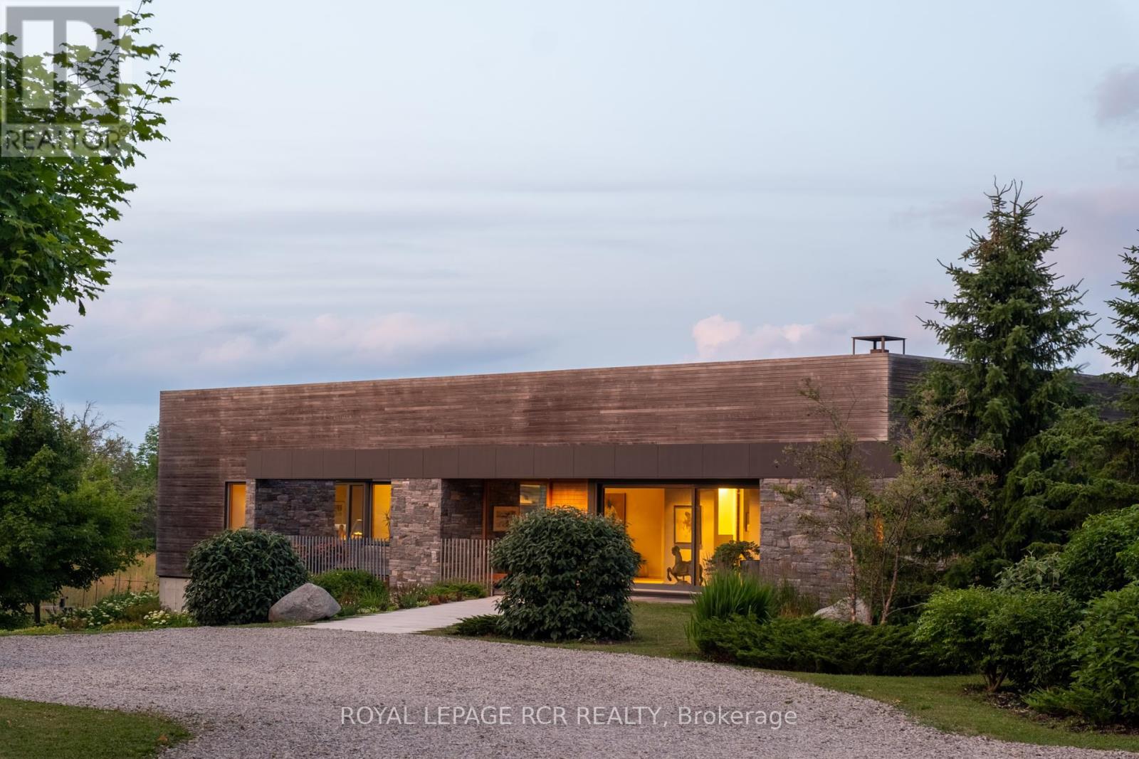 5211 Tenth Line Property Photo 1