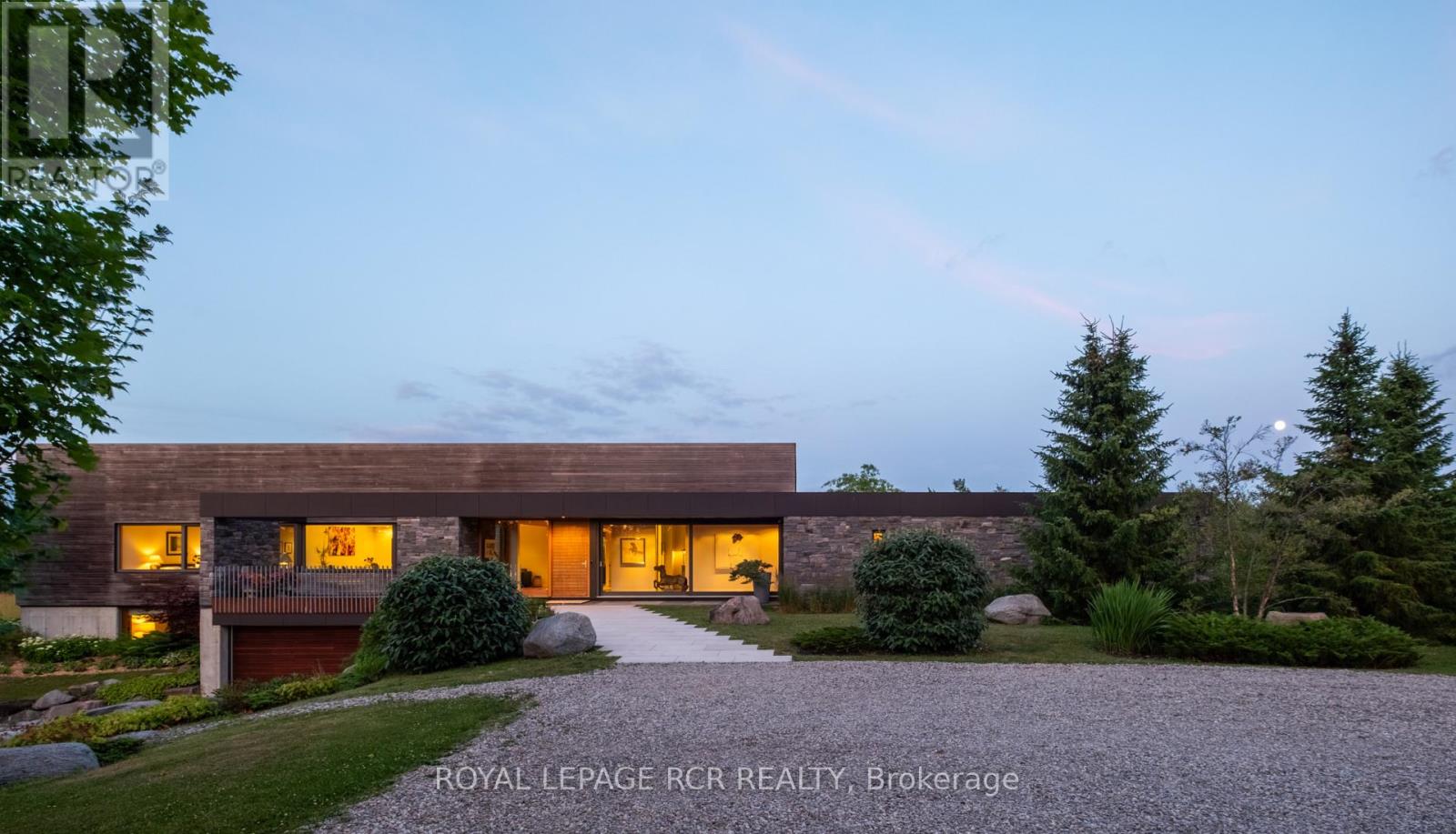 5211 Tenth Line Property Photo 2