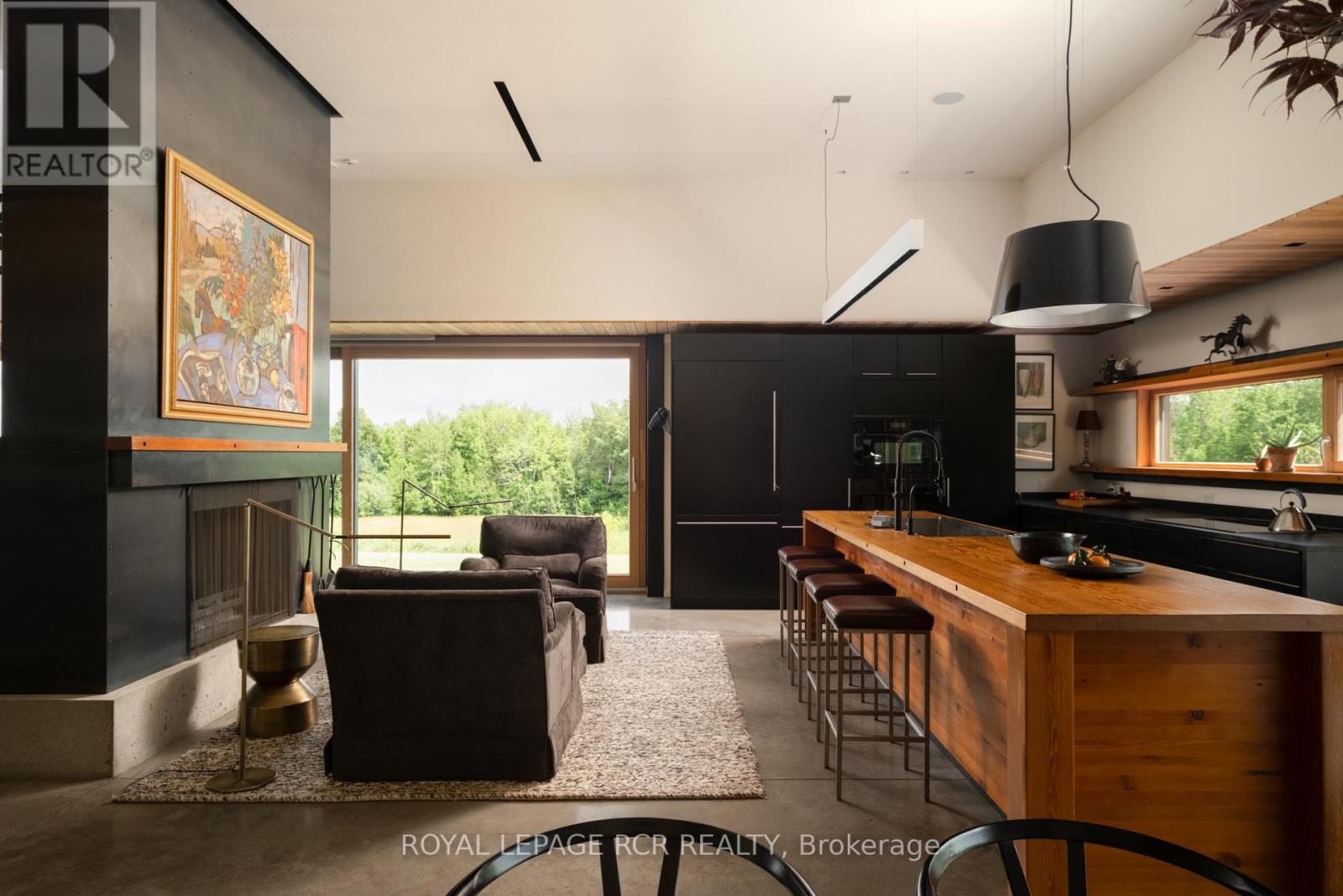 5211 Tenth Line Property Photo 8
