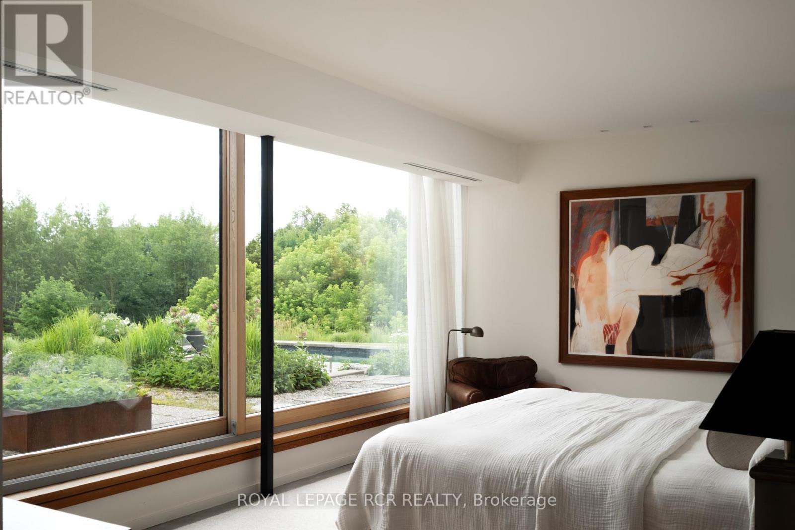 5211 Tenth Line Property Photo 17