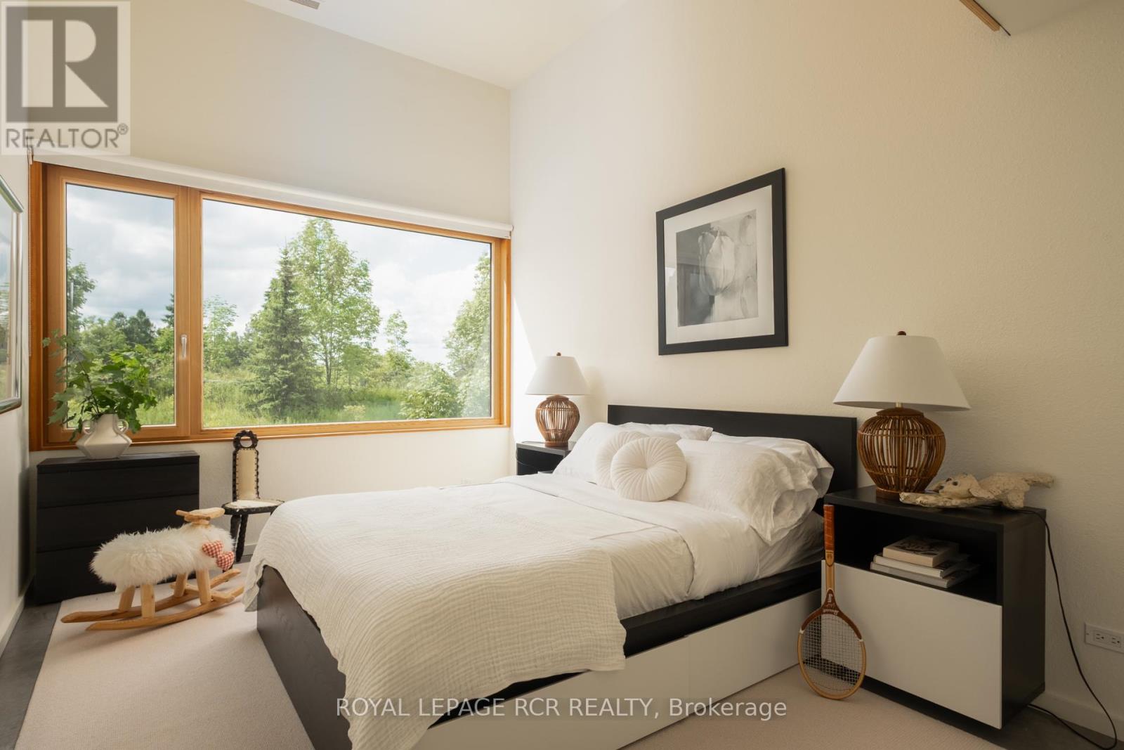 5211 Tenth Line Property Photo 25