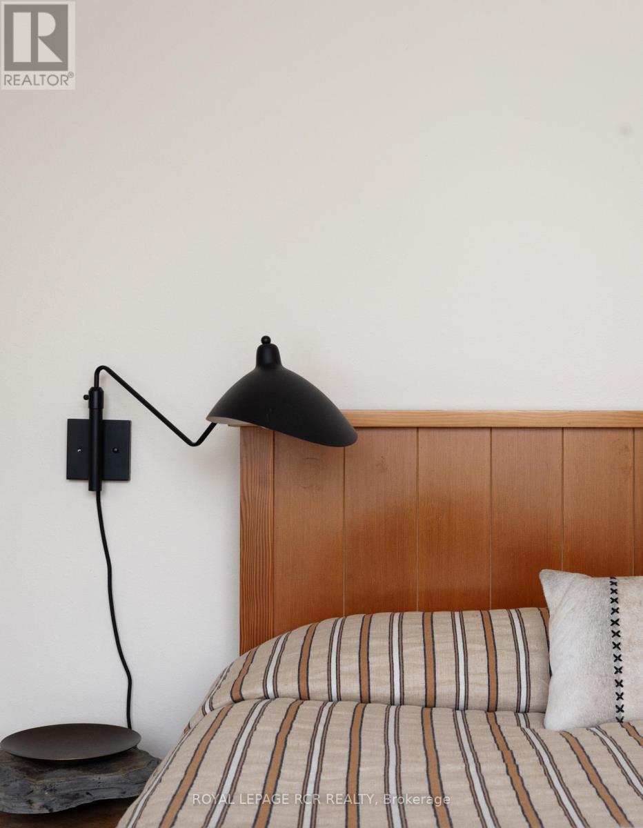 5211 Tenth Line Property Photo 27