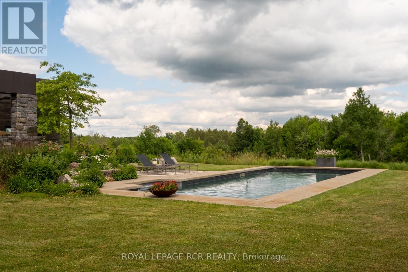 5211 Tenth Line Property Photo 29