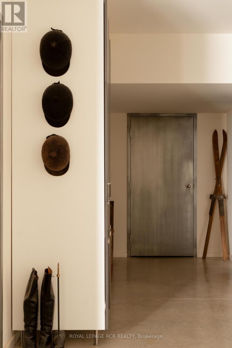 5211 Tenth Line Property Photo 43
