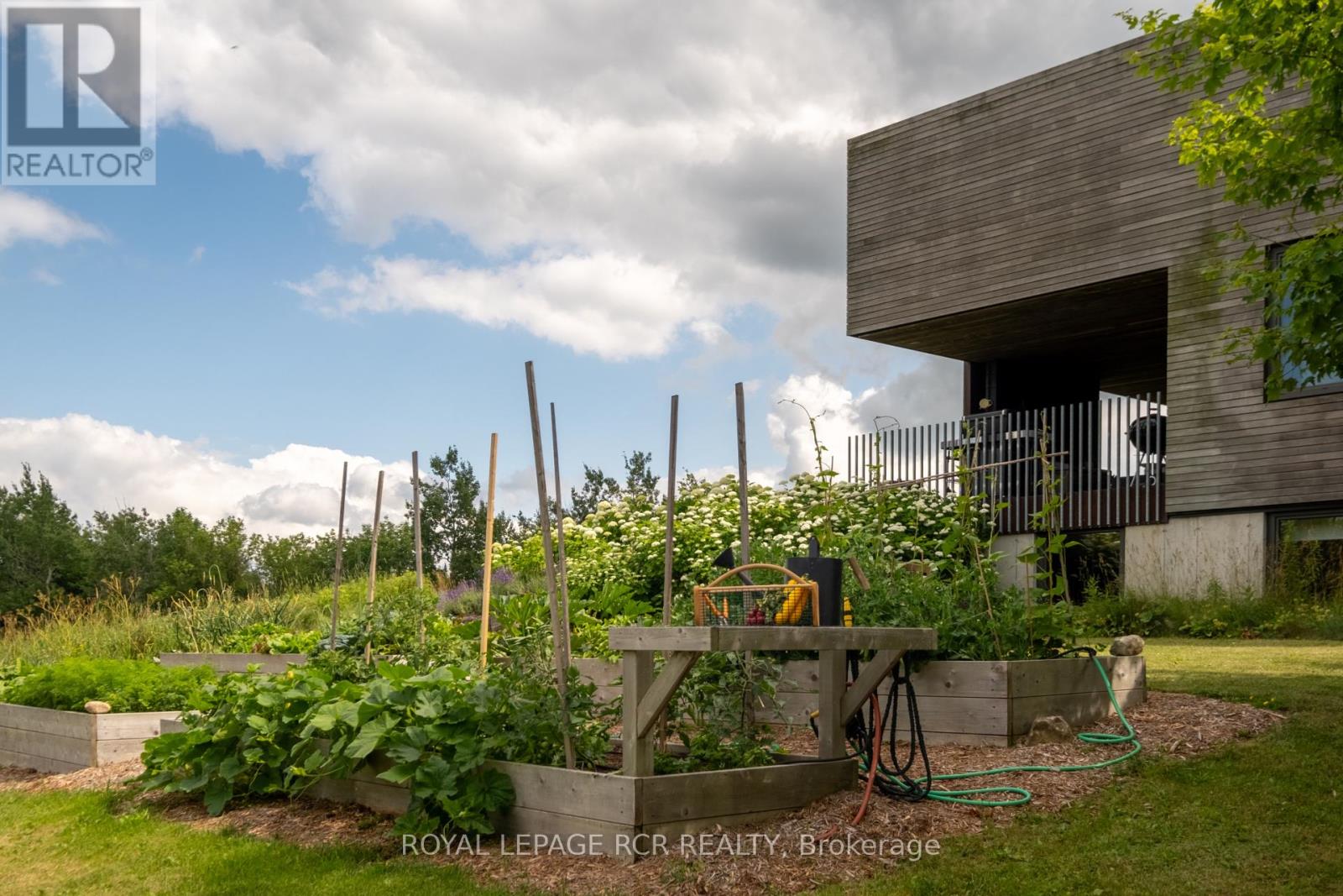 5211 Tenth Line Property Photo 44