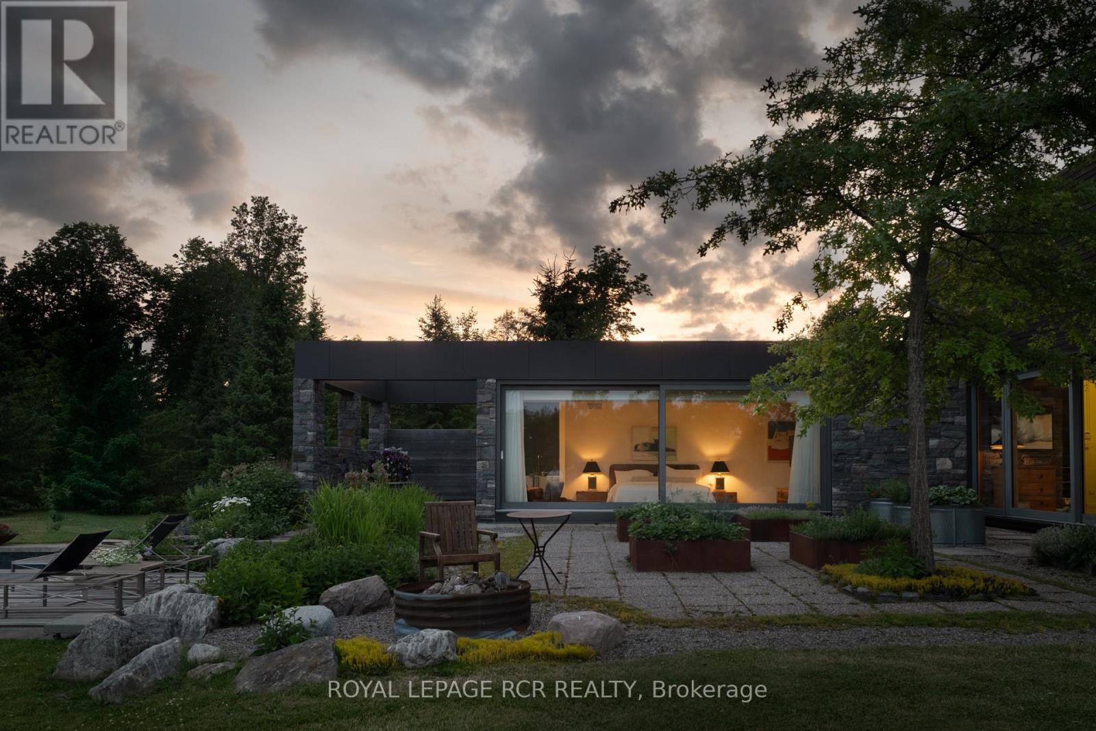 5211 Tenth Line Property Photo 48